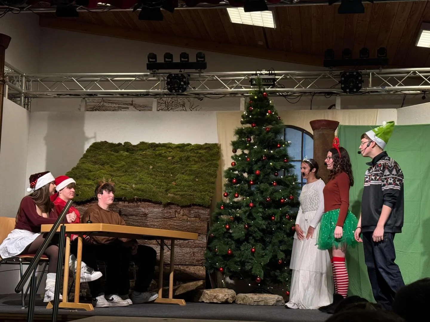 F R O H E  W E I H N A C H T E N 🎄💫

Wir w&uuml;nschen euch allen ein wundersch&ouml;nes Weihnachtsfest, erholsame Feiertage &amp; eine besinnliche Zeit im Kreise eurer Liebsten ⭐️🎄🫶🏻

Die Vorweihnachtszeit brachte nochmals einige Veranstaltunge