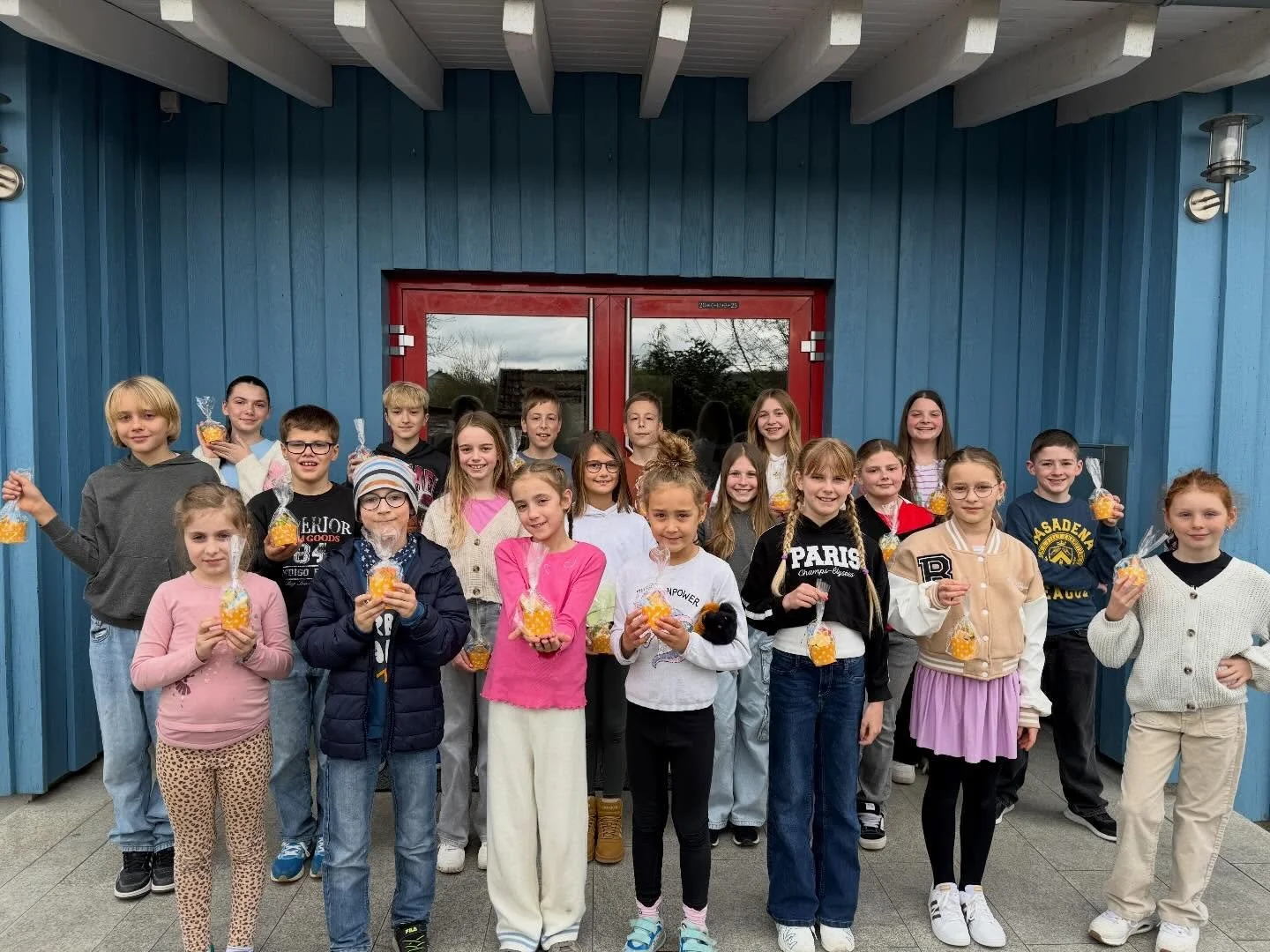 F R O H E  O S T E R N 🐰🌷

☀️ Wir w&uuml;nschen euch allen wundersch&ouml;ne, sonnige Ostertage!

🪺 &hellip;und allen Kindern viel Spa&szlig; bei der Osternestersuche. 

🐣 Unsere Minis waren gestern schon erfolgreich, wie unser Foto zeigt. 
.
.
.