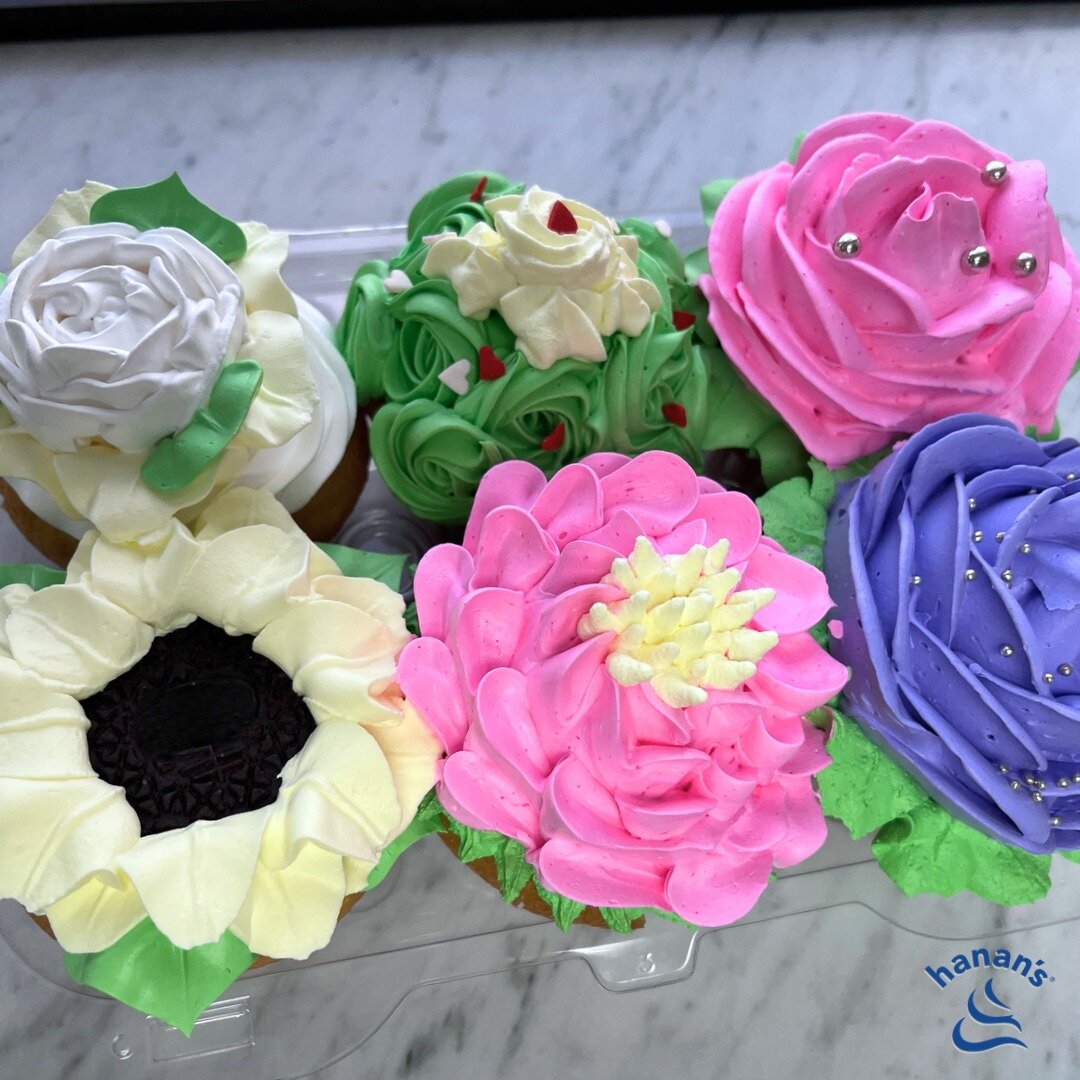 The bouquet Mom REALLY wants this weekend 💐
.
.
Made with our Tasty Whipped vanilla icing and Top 'n Fil lemon 

#icing #filling #whippedtopping #MothersDay #MothersDayIdeas #cupcakebouqet #flowercupcakes