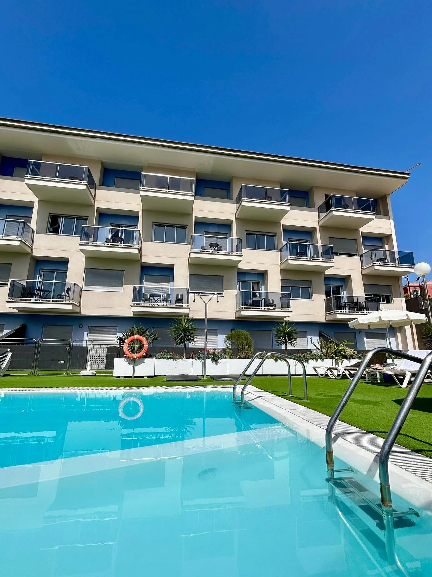 Tu lugar perfecto para relajarte y desconectar en Gran Canaria ☀️ #CornisaApartments #Piscina #Relax

The perfect place to relax and unwind in Gran Canaria ☀️ #CornisaApartments #Pool #Relax