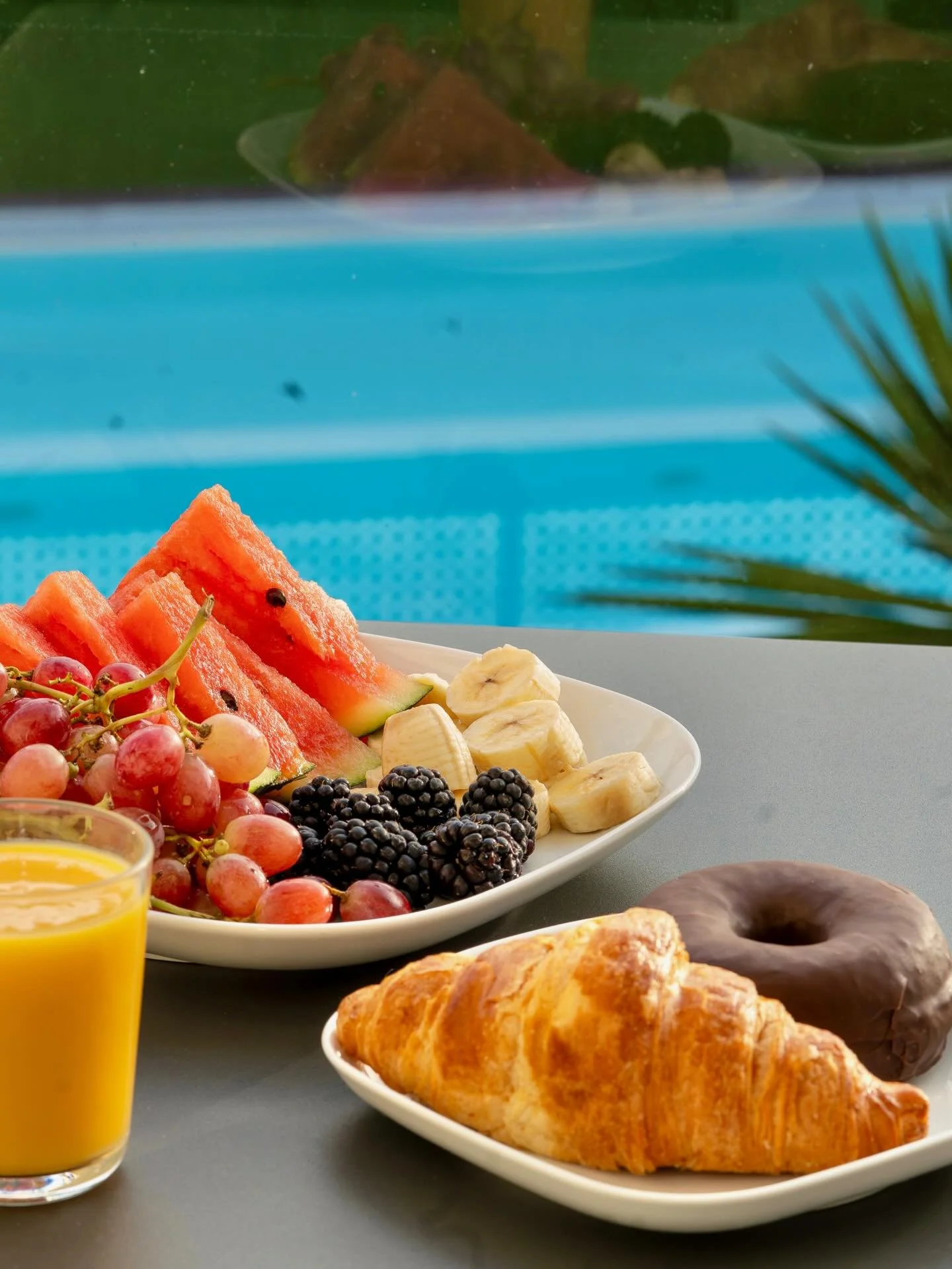 Empezar el d&iacute;a en Cornisa Apartments con un desayuno tranquilo ☀️🥐
As&iacute; se recargan energ&iacute;as para disfrutar cada momento de las vacaciones.

Start the day at Cornisa Apartments with a peaceful breakfast ☀️🥐
This is how to rechar