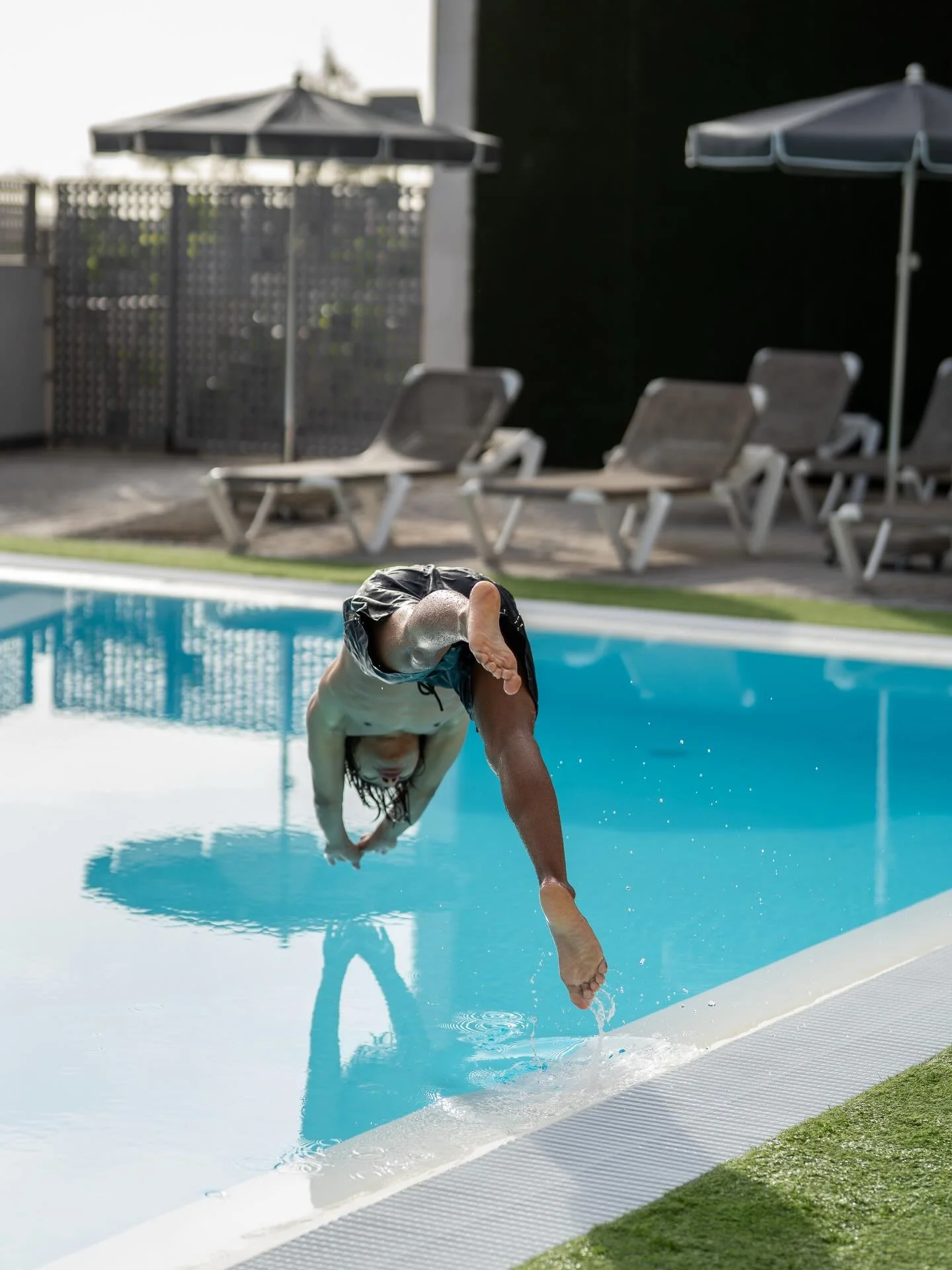 Fines de semana en Cornisa Apartments 🤍
Piscina, sol y esa sensaci&oacute;n de estar justo donde debes estar. ✨

Weekends in Cornisa Apartments 🤍
Pool, sunshine, and that feeling of being exactly where you&rsquo;re meant to be.✨

#grancanaria #pisc