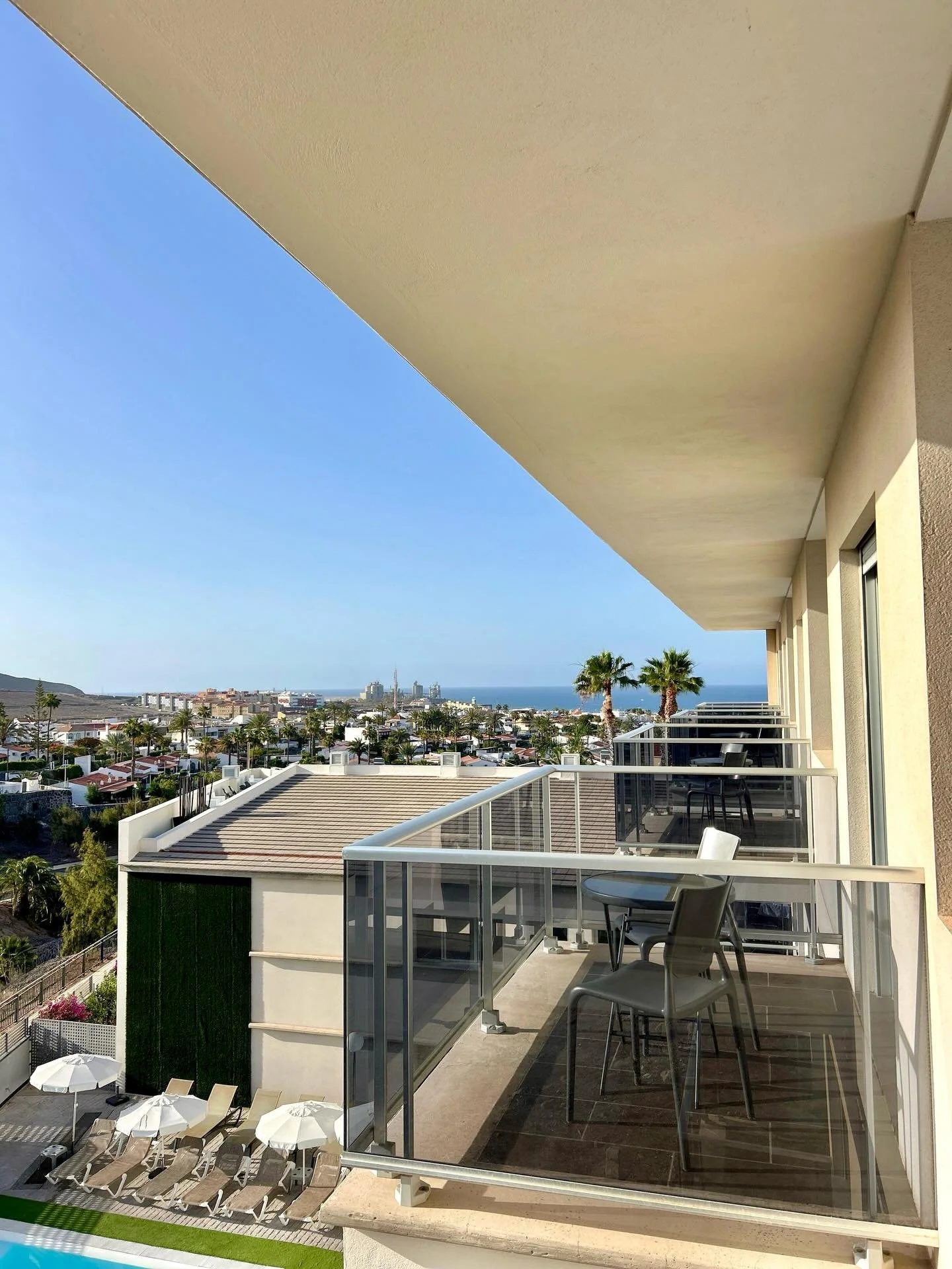 Vistas que enamoran desde Cornisa Apartments. Cada d&iacute;a un nuevo momento para disfrutar del sol y la tranquilidad. ☀️🌊✨

Views to fall in love with at Cornisa Apartments. Every day brings a new moment to enjoy the sun and pure serenity. ☀️🌊✨
