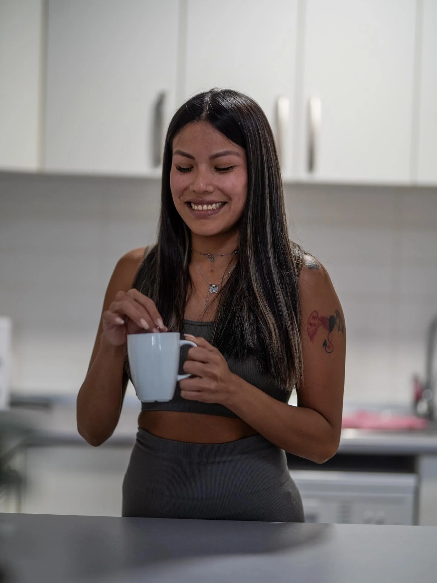 Caf&eacute; por la ma&ntilde;ana y desayuno con vistas ☕🌴
As&iacute; empiezan los mejores d&iacute;as en Cornisa Apartments. #BuenosD&iacute;as #Desayuno

Morning coffee and breakfast with a view ☕🌴
The perfect way to start the day at Cornisa Apart