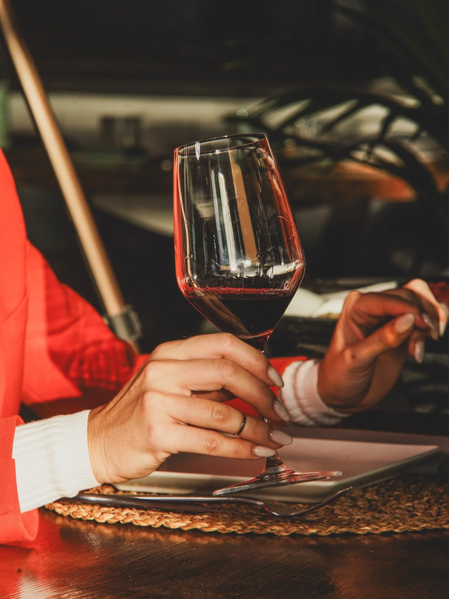 Tan importante como el plato, el vino que lo acompa&ntilde;a.

📍Patalavaca, #GranCanaria

📞 Reserva 673 32 79 37

💧 by @&zwnj;kaiclubgc

#terrazarestaurante #josper #grancanaria #sunsetbrunch kaiclub brassiere canaryislands tradicional