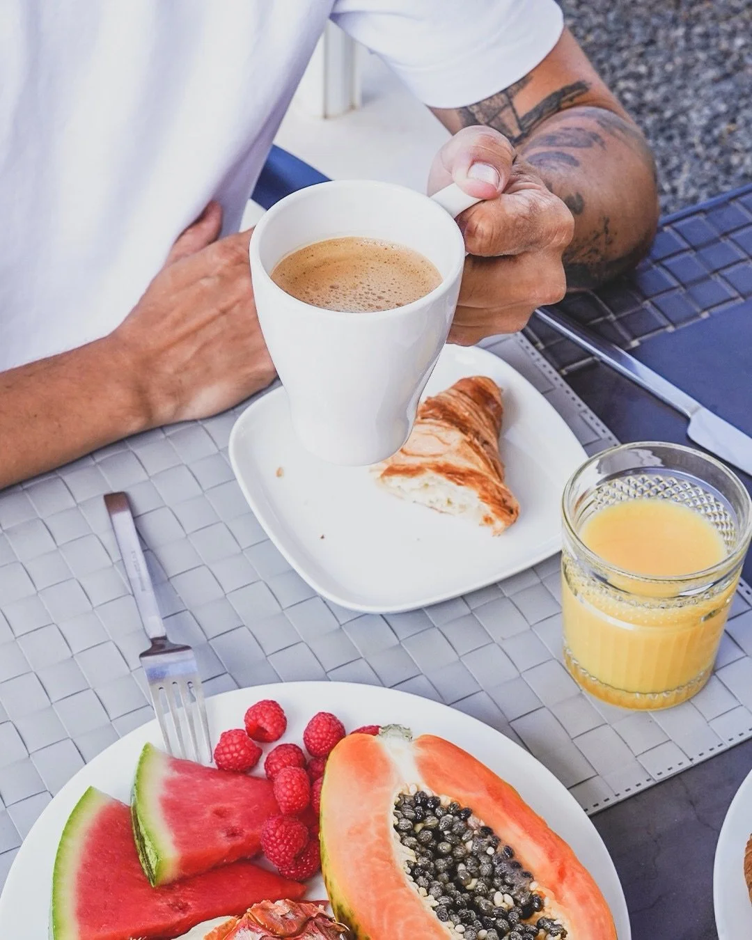 Slow mornings at Cornisa Apartments ☕️✨ Sunlight, coffee, and nowhere to rush 💛

Ma&ntilde;anas tranquilas en Cornisa Apartments ☕️✨ Sol, caf&eacute; y sin prisas 💛