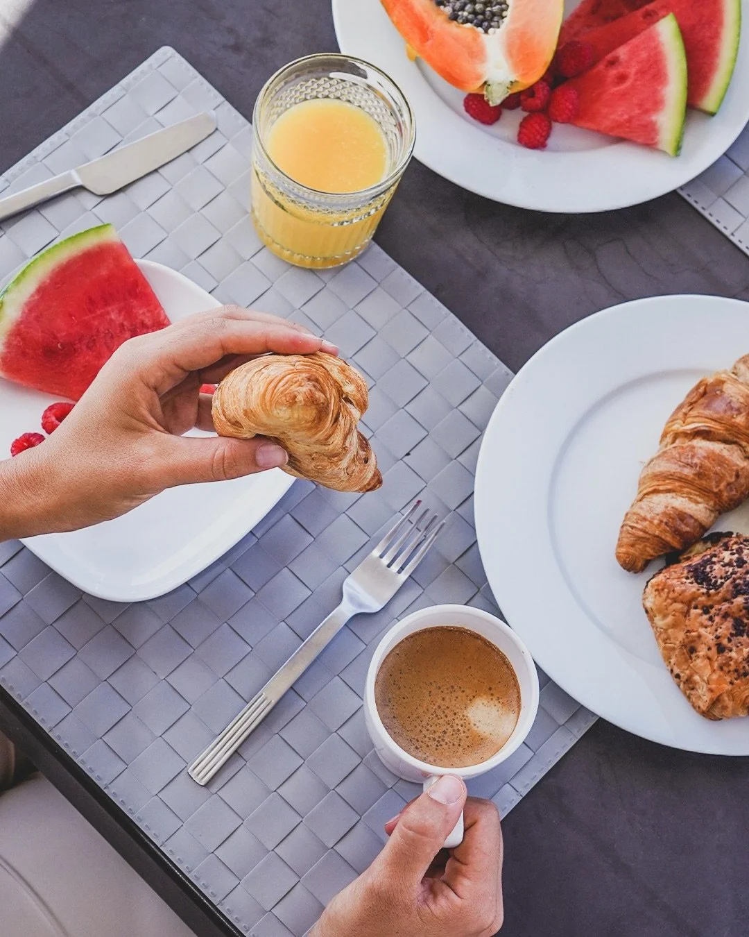 📍CORNISA APARTMENTS

Ma&ntilde;anas lentas en Cornisa Apartments ✨ 
Caf&eacute;, calma y sin prisas. 🌿☕️

Slow mornings at Cornisa Apartments ✨ 
Coffee, calm, no rush. 🌿☕️

#grancanaria #holiday #vacaciones #islascanarias #canaryislands