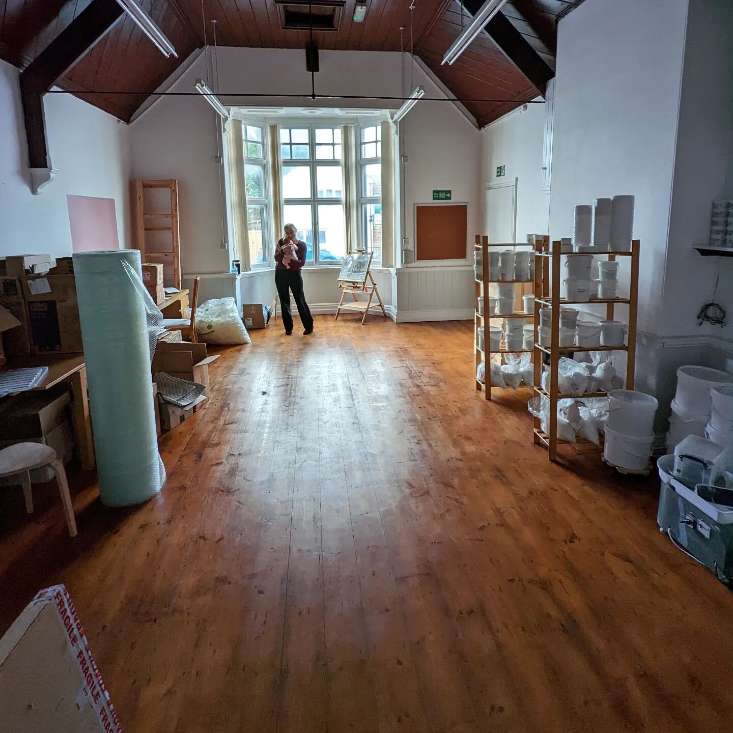 New studio!!

My husband and I have started renting a commercial property in Middleton on the Wolds. Working from home has its perks, but as most people know since the pandemic, it also has its challenges. Basically living in a pottery studio downsta