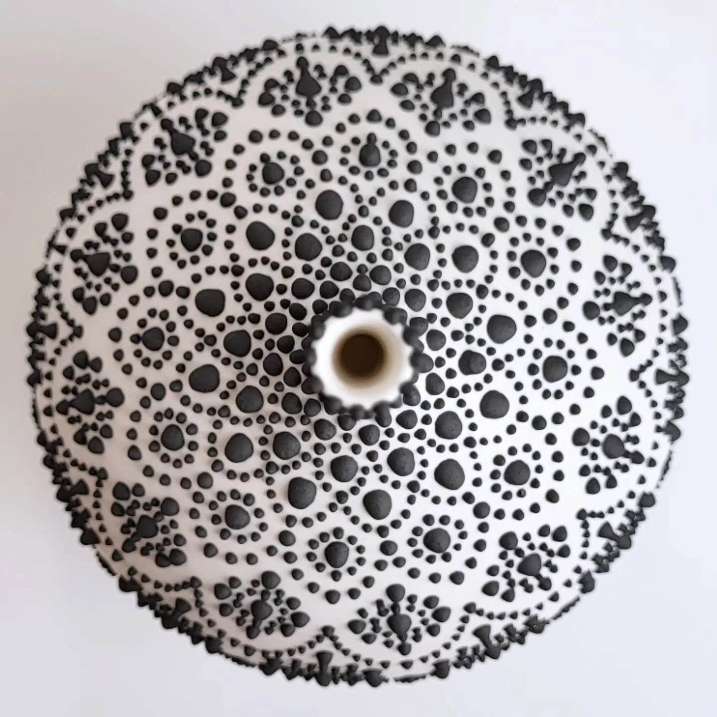 Tomorrow (Monday 1st September), I'll be launching two new online exhibitions! 7pm BST.

My new dotted porcelain vases will be available, along with sixty new sensory stones. There are gallery previews of both up on my website now. Follow the link in