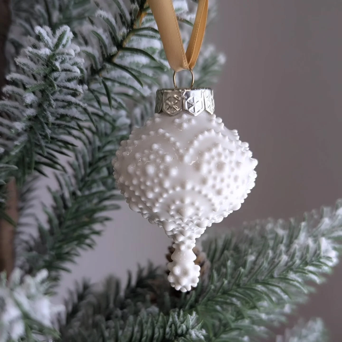 Baubles in my ivory glaze. (not made from ivory... it's just the colour)

Just one of these beauties left 🤍

Each one completely unique. Handmade on the wheel and hand decorated.

~
#hannahbillingham #ceramicart #handthrown #wheelthrown #slipdots #s