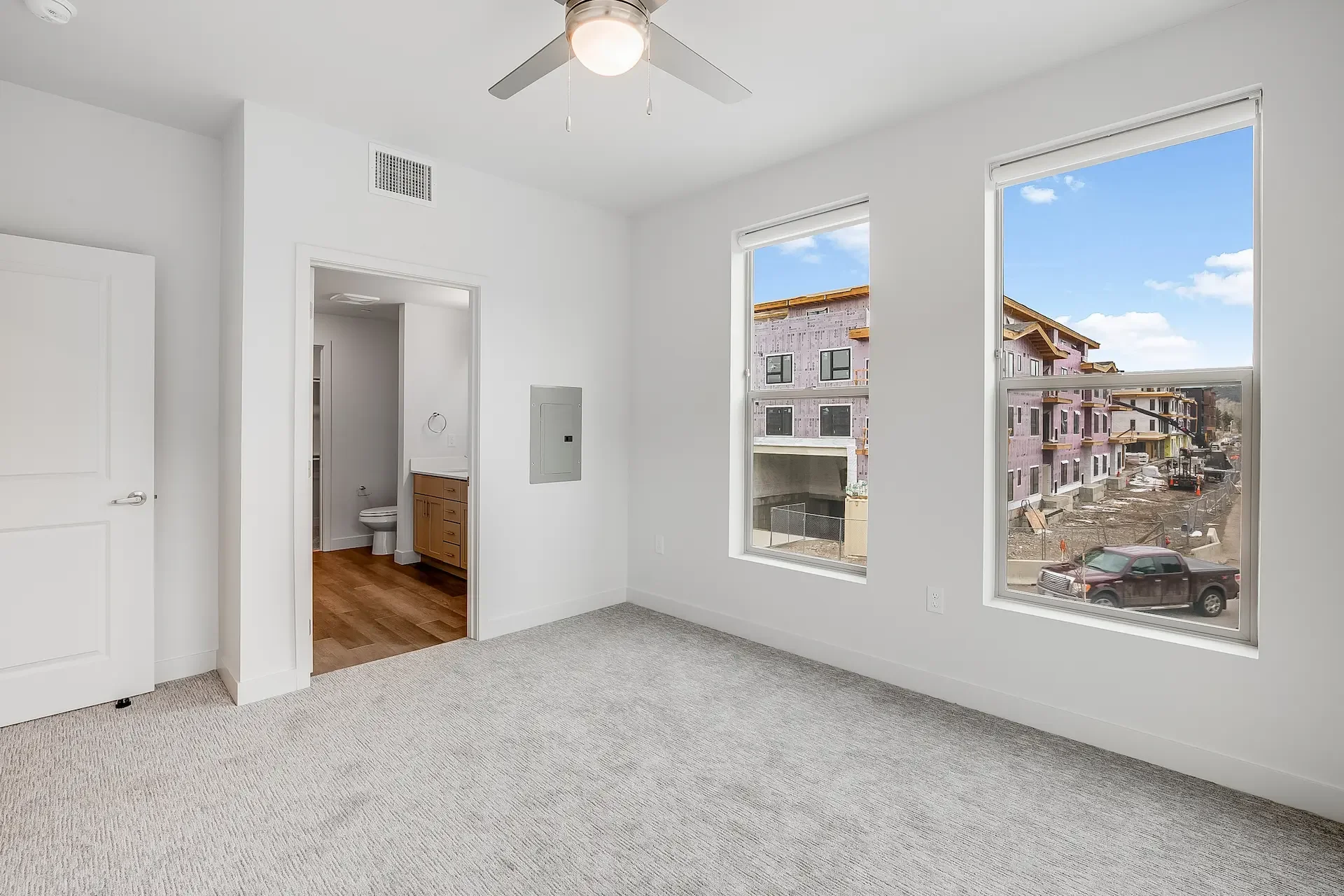 studio vs 2 bedroom apartment