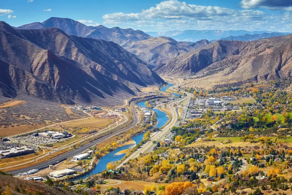 living in Basalt vs Glenwood Springs