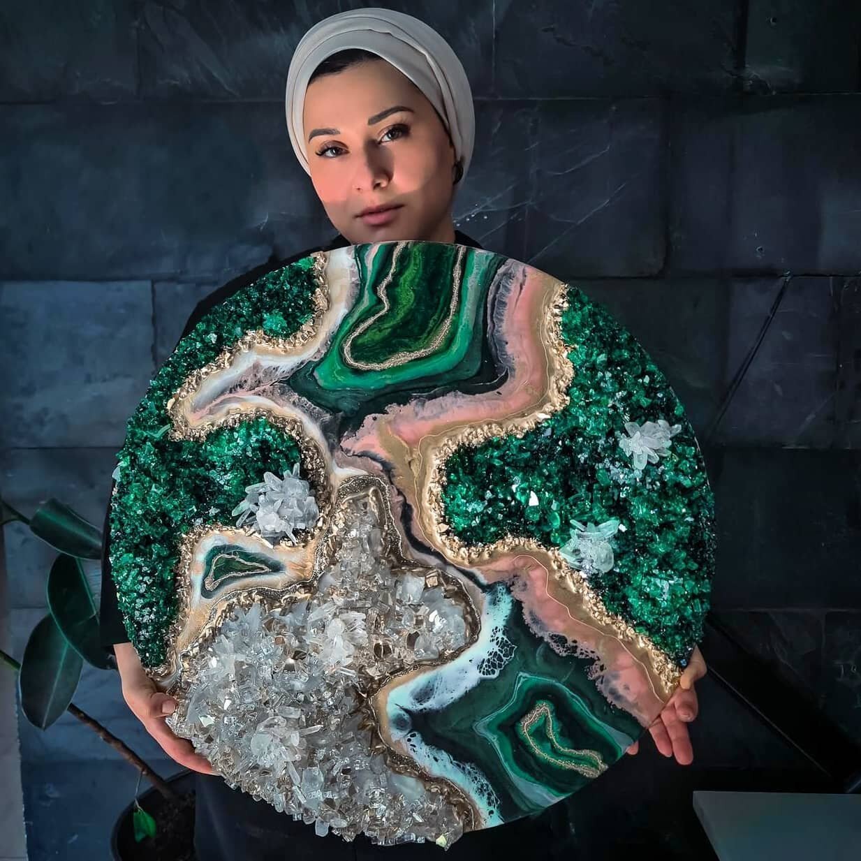 I present you the stunner of all!
&quot;Magnifique&quot; | Luxury Artwork by Dina Khataan | Resin Art with genuine Quartz 💎 🎨
.
.
.
.
.
.
.
.
.
.
.
.
.
.
.
#resinart #resin #resinartist #resinartwork #resincraft #resingeode #geodeart #luxuryart #ge