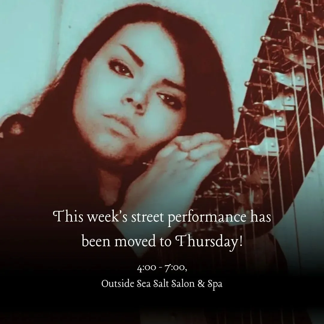 The picture says it all. ❤️ #harp #harpist #harpmusic #harpandvoice #celticharp #celticharpist #celticharpandvoice #harpistsinger #harpistsingersongwriter #streetperformer #streetperformance #busking #busker #harpbusking #harpbusker #thursdaynight #t