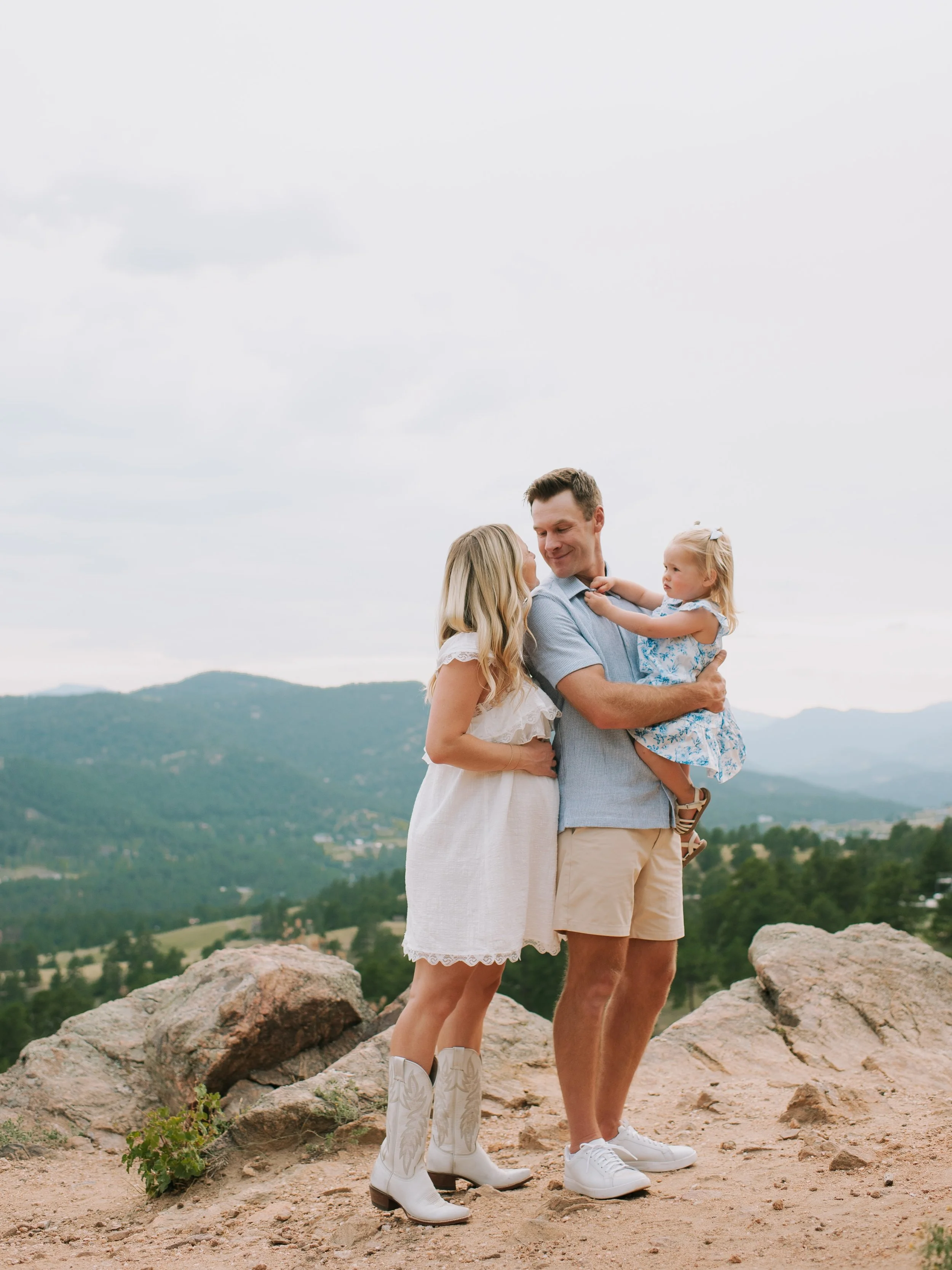 currently on my screen today✨ loved documenting the Regan family before they welcome their baby boy this fall!