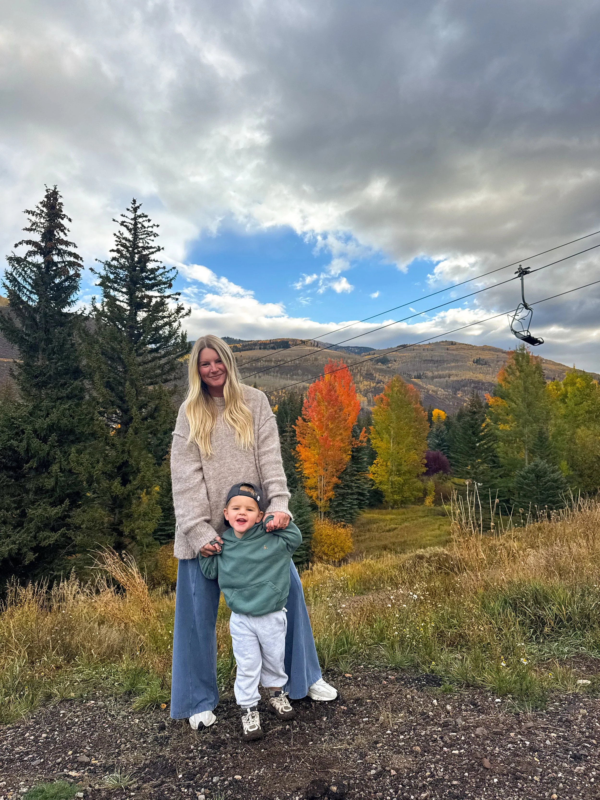 Soaking up these last few weeks as a family of four⛰️🍂 The perfect little mountain getaway!