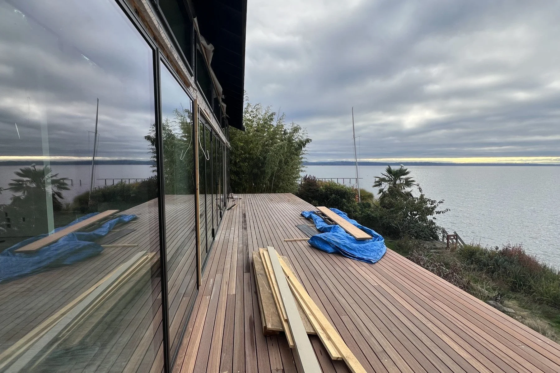 04_South_Beach_Waterfront_Deck.jpg