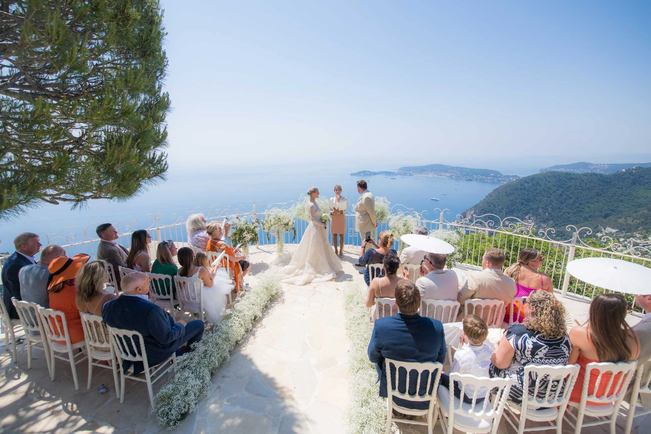 Wedding ceremony at la Chèvre d'Or in Èze, wedding photographer on the French riviera