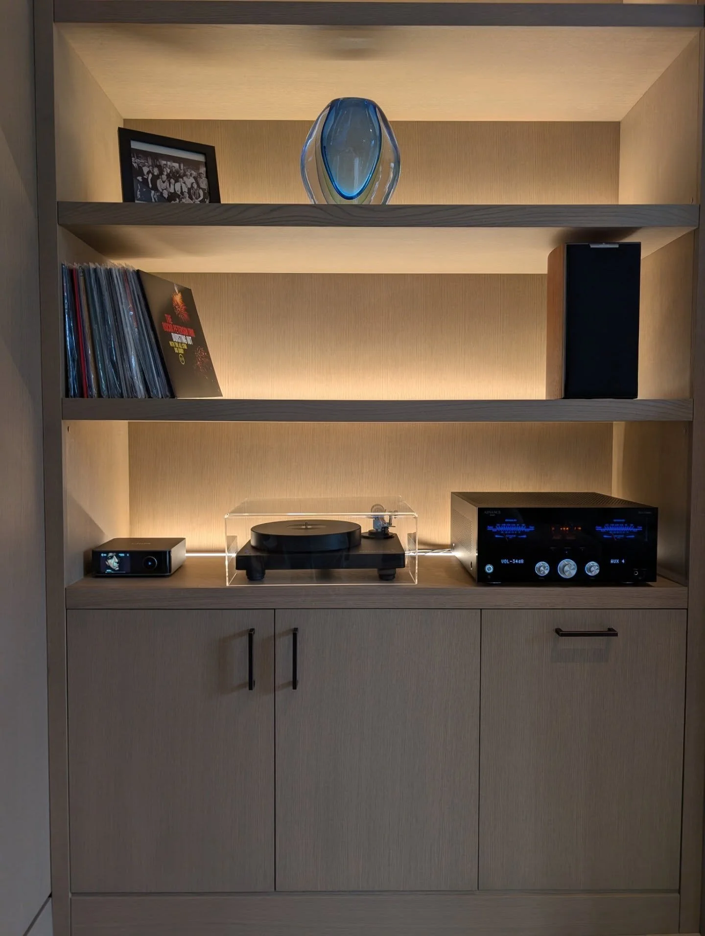 Complete HiFi Audio 

Analog and digital sources each have their own pros and cons. You need both for a truly flexible system. 

#streaming #dac #turntable #vinyl
