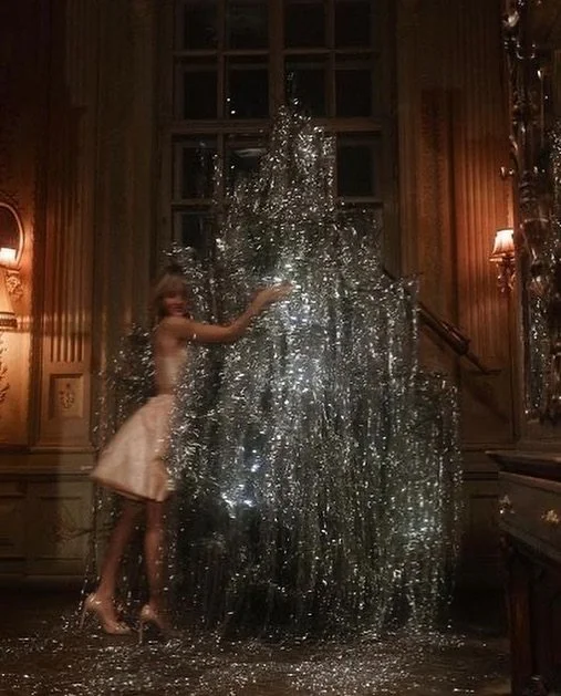 Wishing you a Merry Christmas, from us at @lobaevents 🪩🎄🕯️ Cutest Post from @pavlovaproduction 🫶