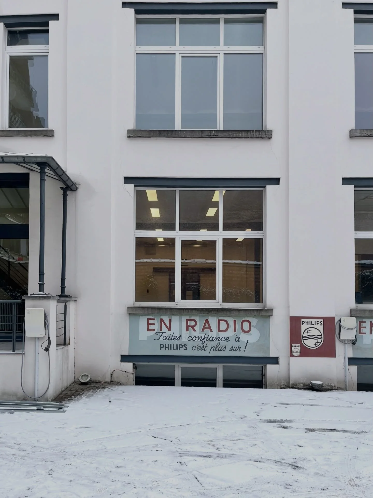 Un nouveau cycle dans un nouvel atelier! 💫 Happy 2026! Je prends mes marques dans ce nouvel espace, o&ugrave; je pourrai bient&ocirc;t commencer la fabrication des tapis sur-mesure en cours et vous accueillir pour imaginer de nouveaux projets ensemb