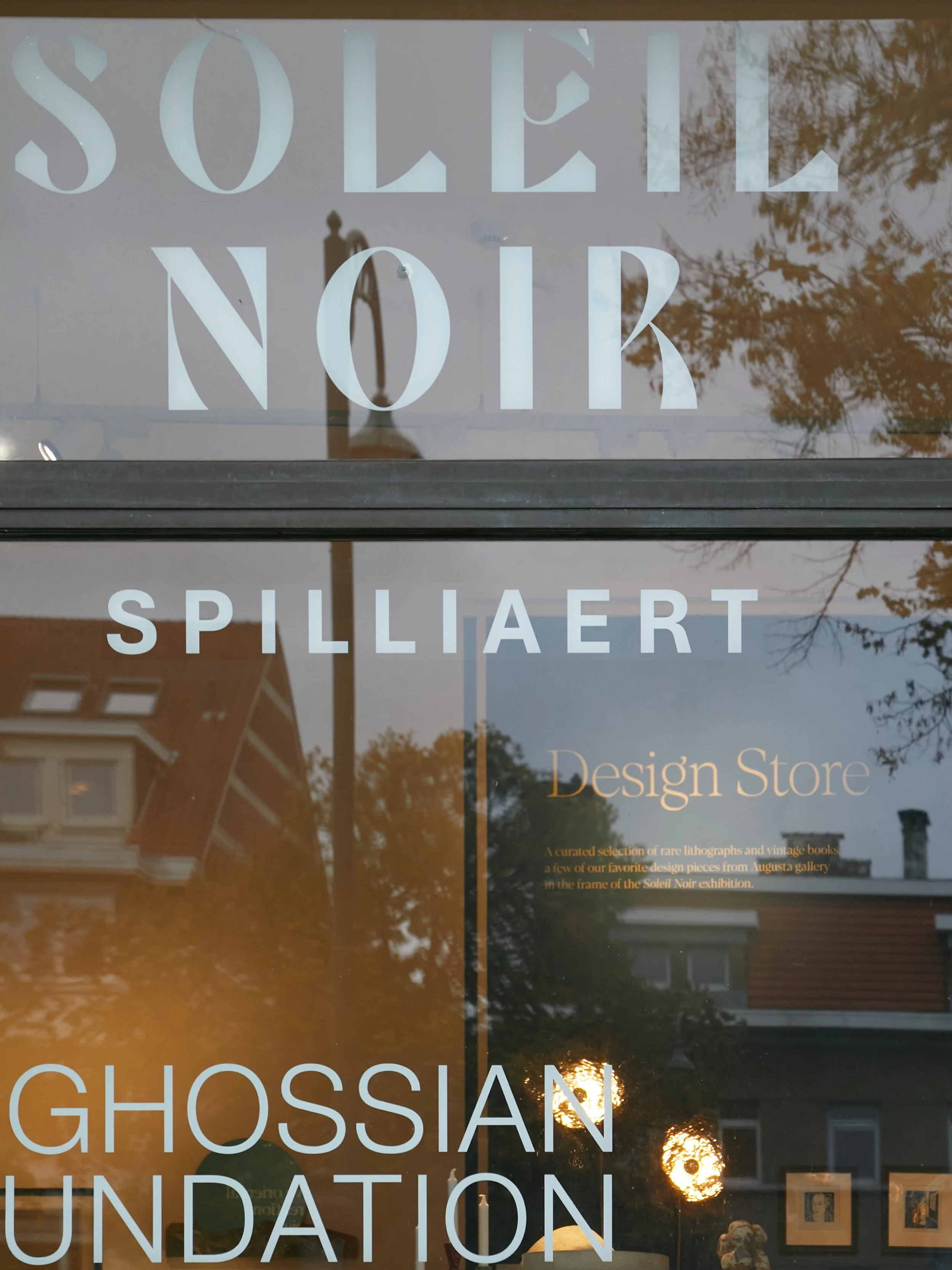 Invit&eacute;e par @augustagallery et @fondationboghossian , j&rsquo;ai le bonheur d&rsquo;exposer une pi&egrave;ce dans superbe exposition consacr&eacute;e au peintre belge L&eacute;on Spilliaert &agrave; la Villa Empain. Il s&rsquo;agit du tapis Om