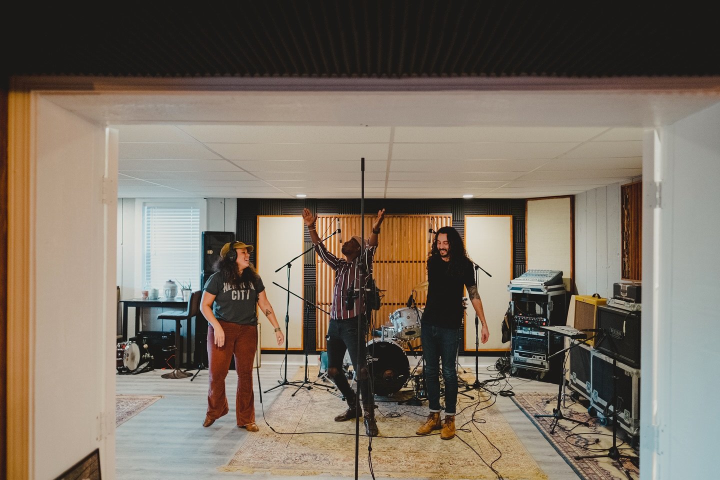 We&rsquo;re triplets, thanks. 👩🏻&zwj;🦱👩🏽&zwj;🦱👩🏾&zwj;🦱

📷: @cameron_flaisch_photography