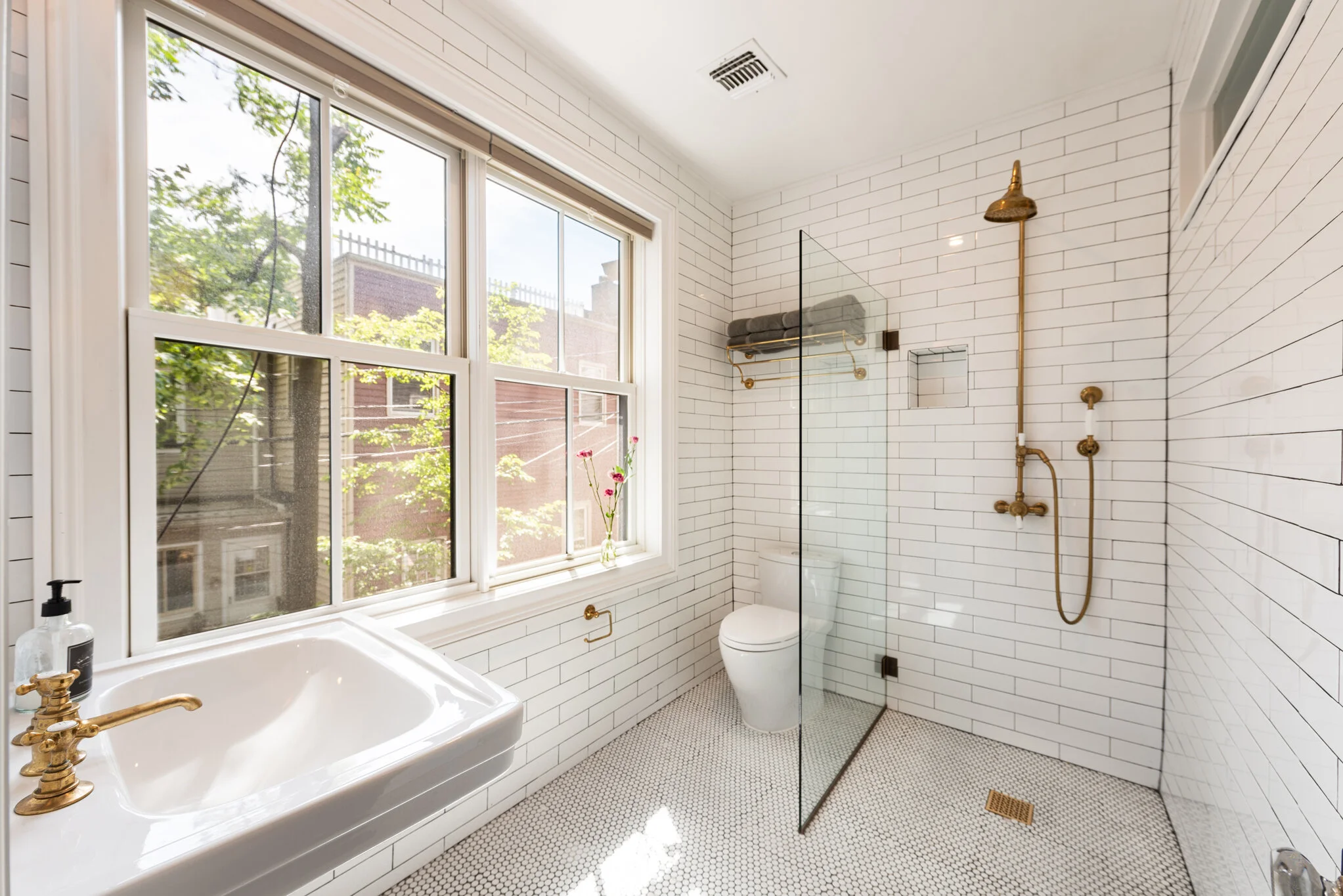 169 Jewett - Bathroom 2.jpg