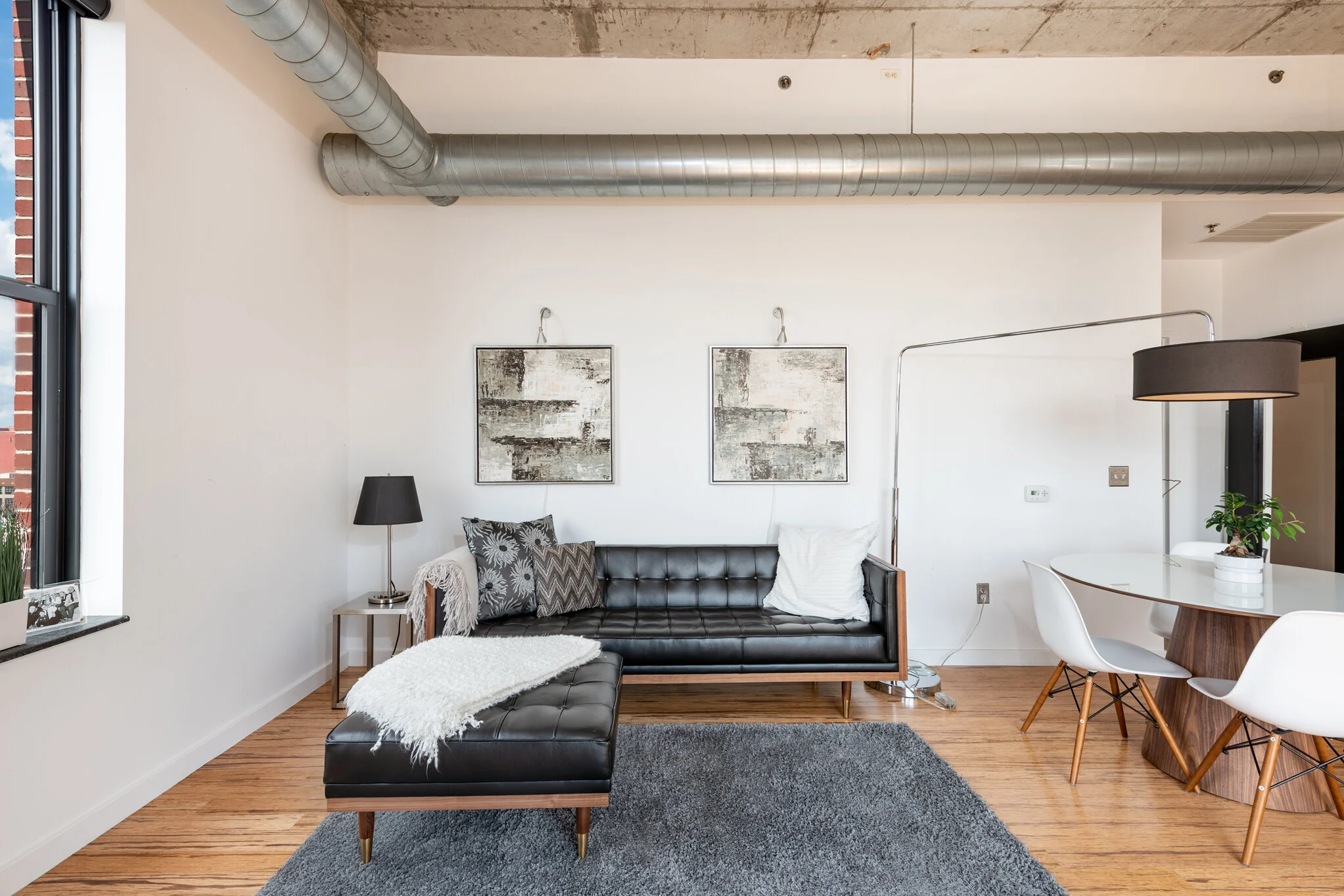 Hamilton 910 - Living Room 3.jpg