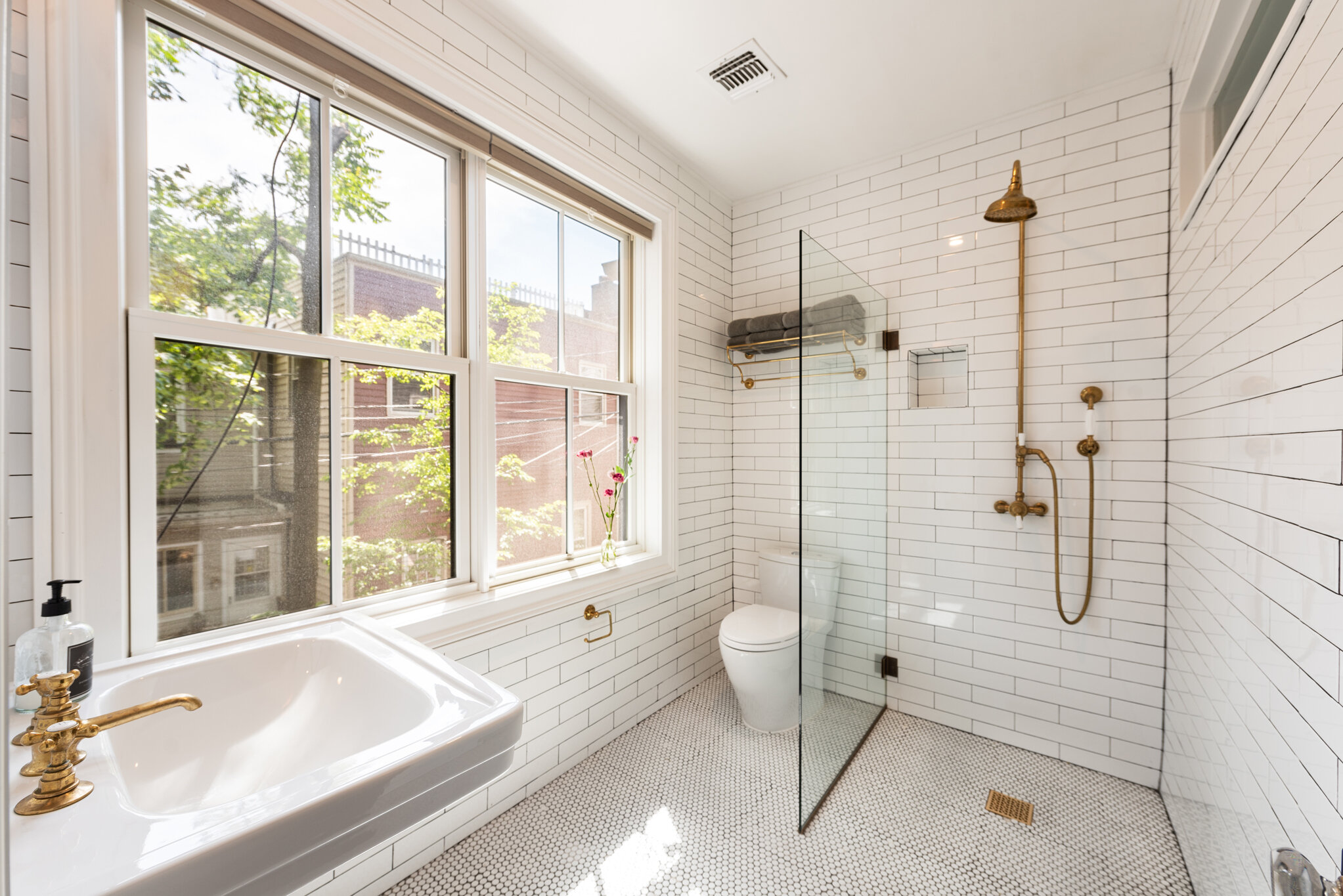 169 Jewett - Bathroom 2.jpg