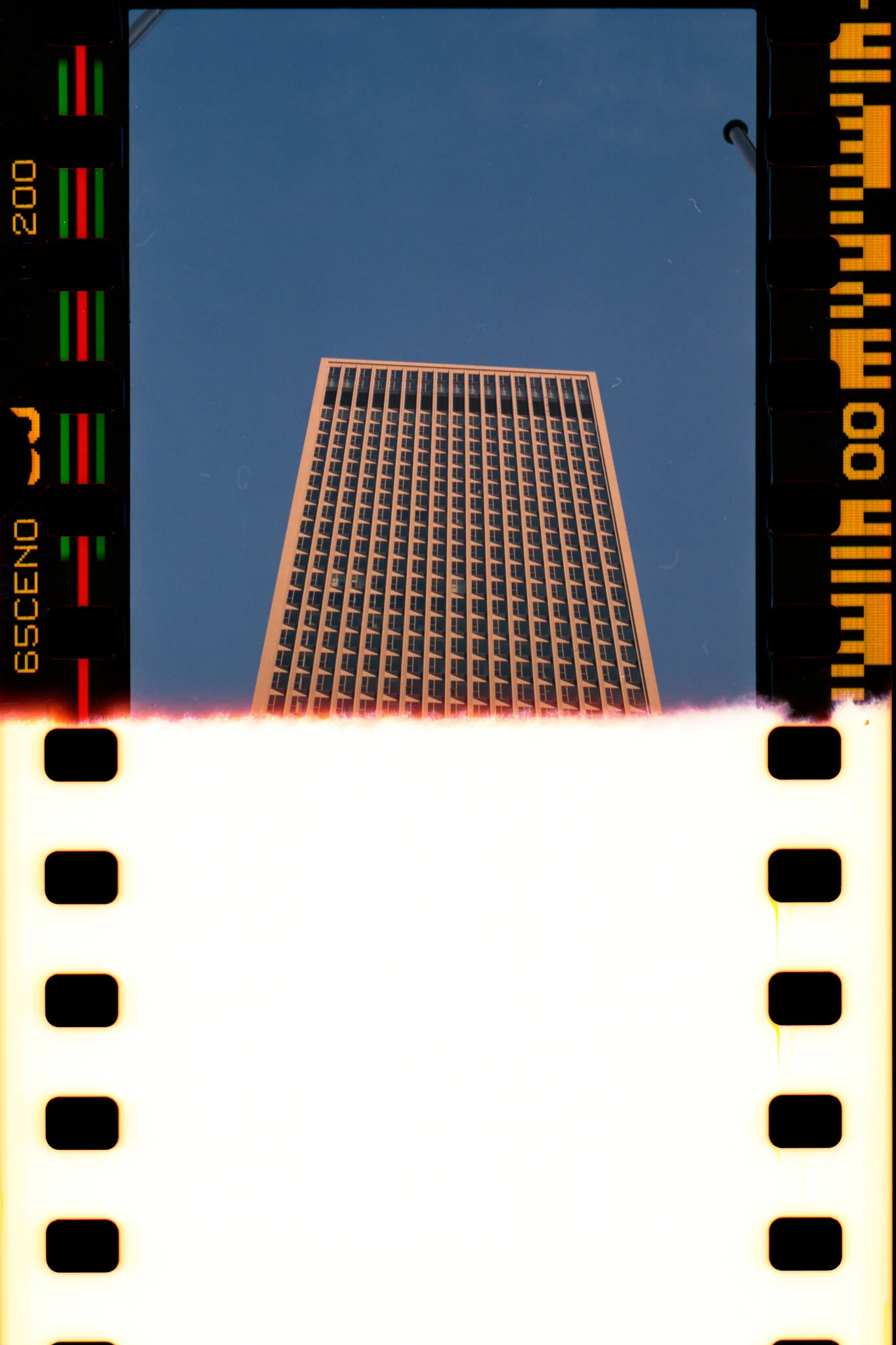 Film_912937_Strip_00_01-3.jpg
