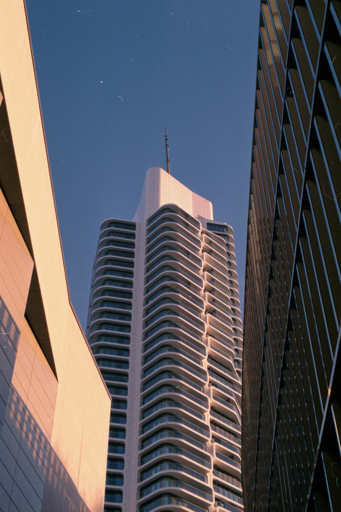 Film_912937_Strip_01_04.jpg