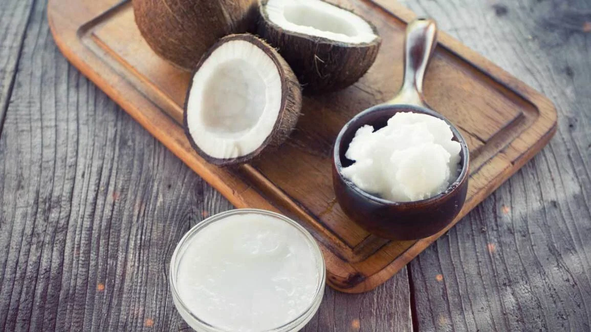 coconuts-coconut-oil-on-chopping-board-1296x728_0.jpg