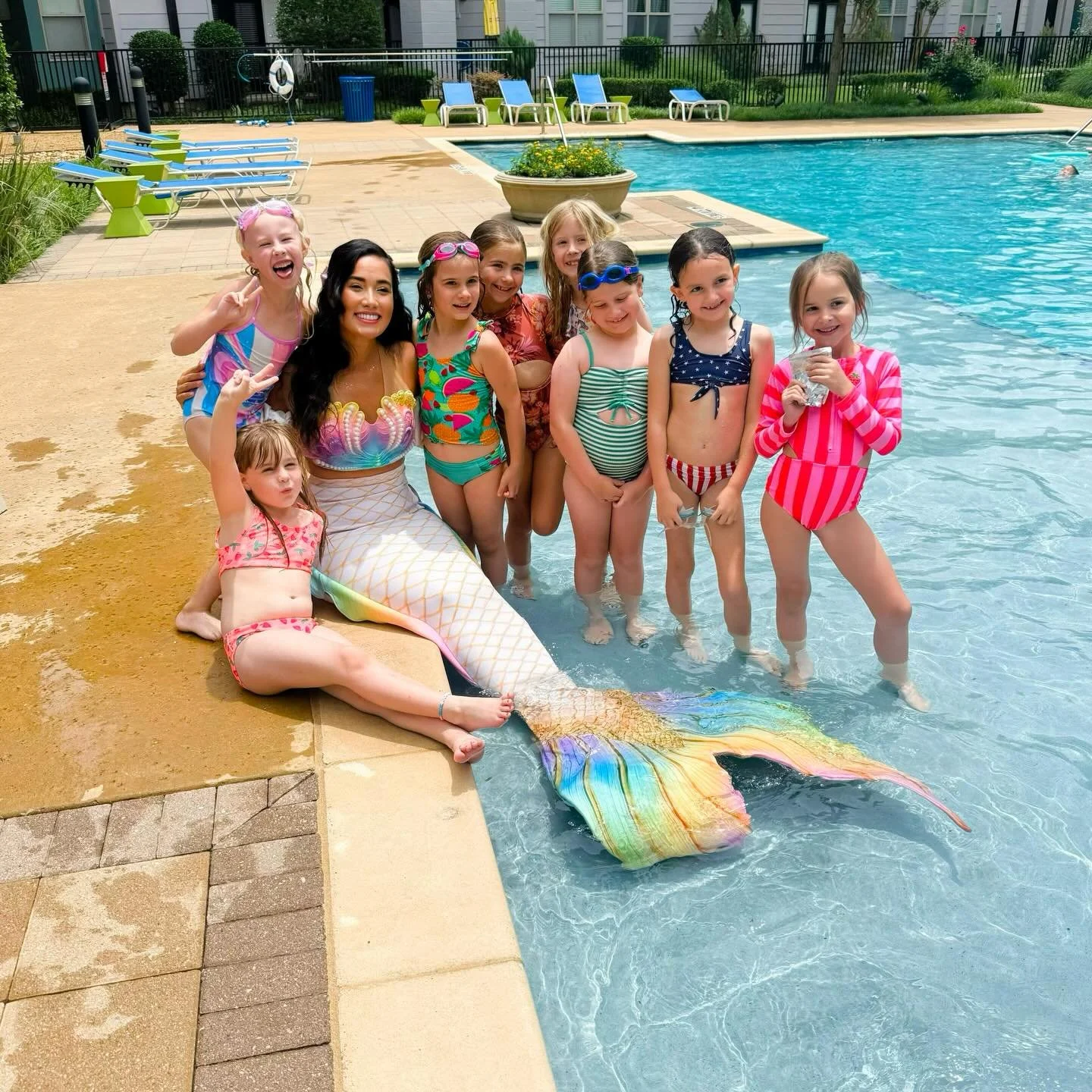 Such an adorable mermaid party with these cuties last weekend! 🧜&zwj;♀️✨ We did mermaid glitter, learned how to swim like a mermaid, and had a fun mermaid Q&amp;A full of magical questions and sweet memories. 💖🌊

#bookamermaid 
#padimermaid
#profe