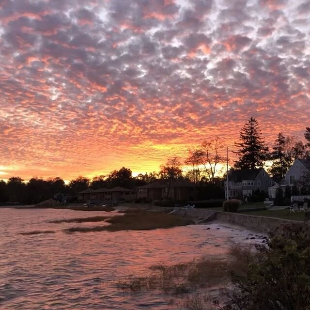 Is it too late to do a new years post? The sun has set on 2019, but we bet this year is going to be even better! Here are some of our favorite sunsets from last year 🌅 #connecticutgram #newengland