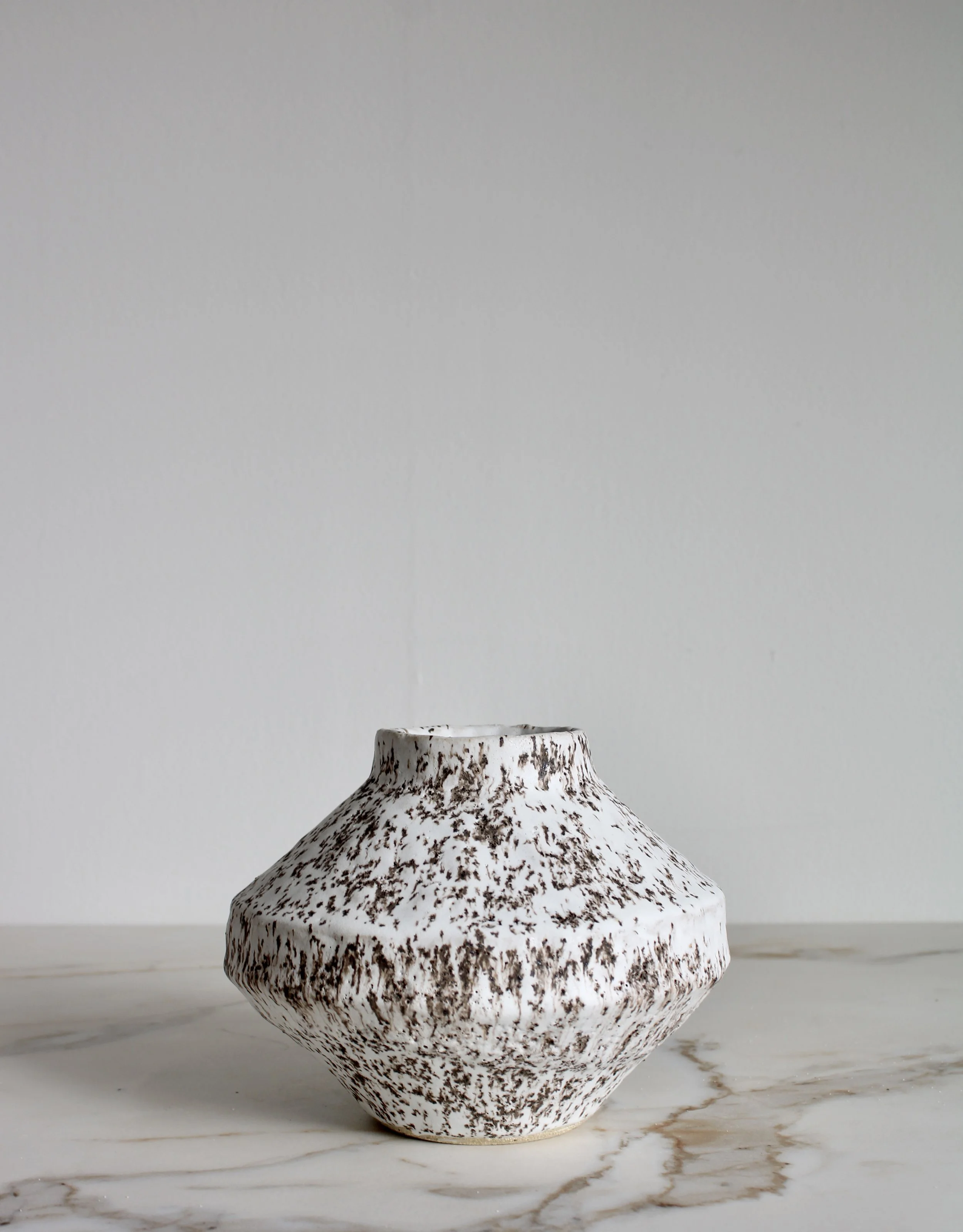 Speckled White Single Diamond Vase