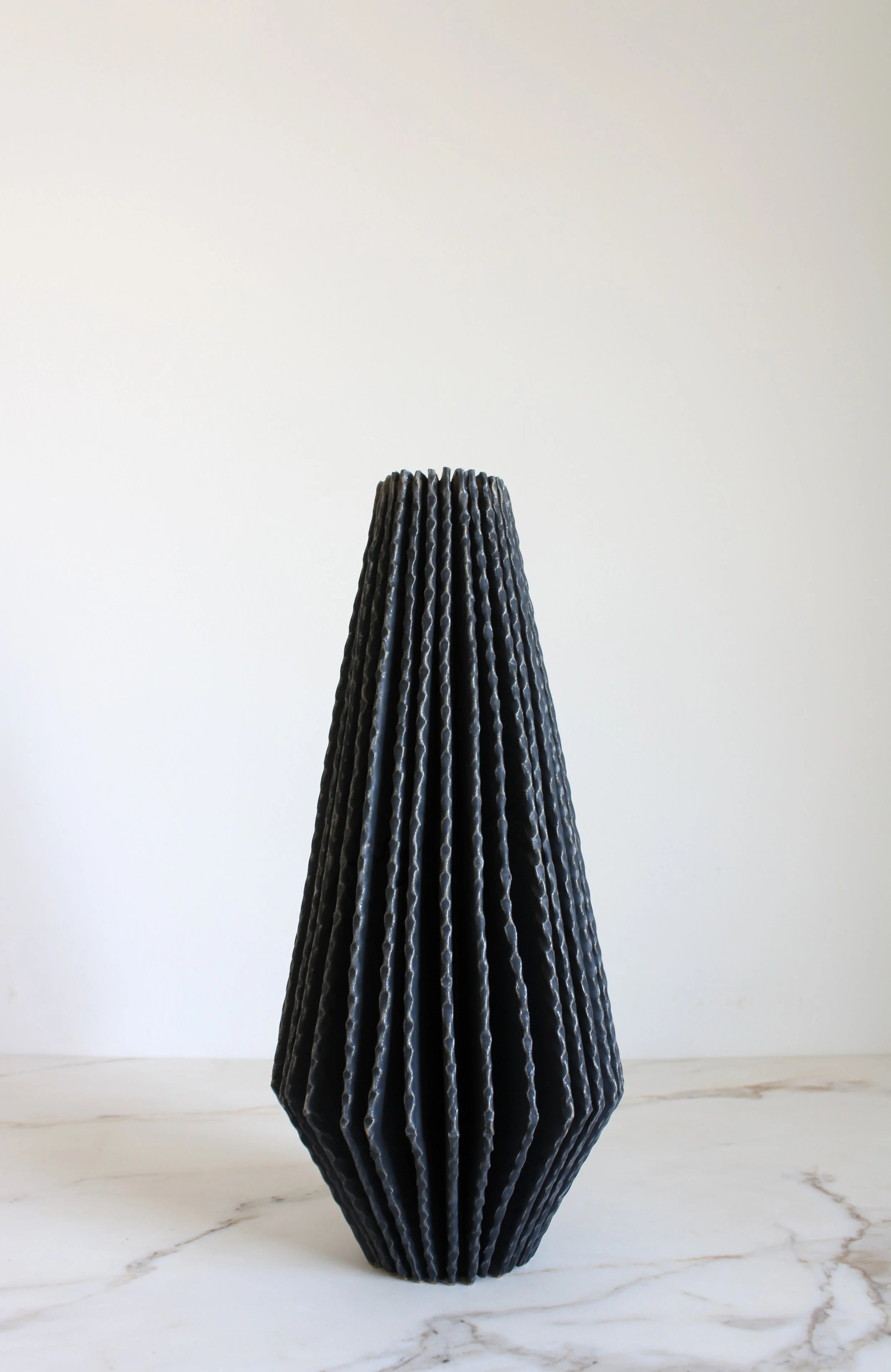 Radial Diamond Vessel in Coal Black