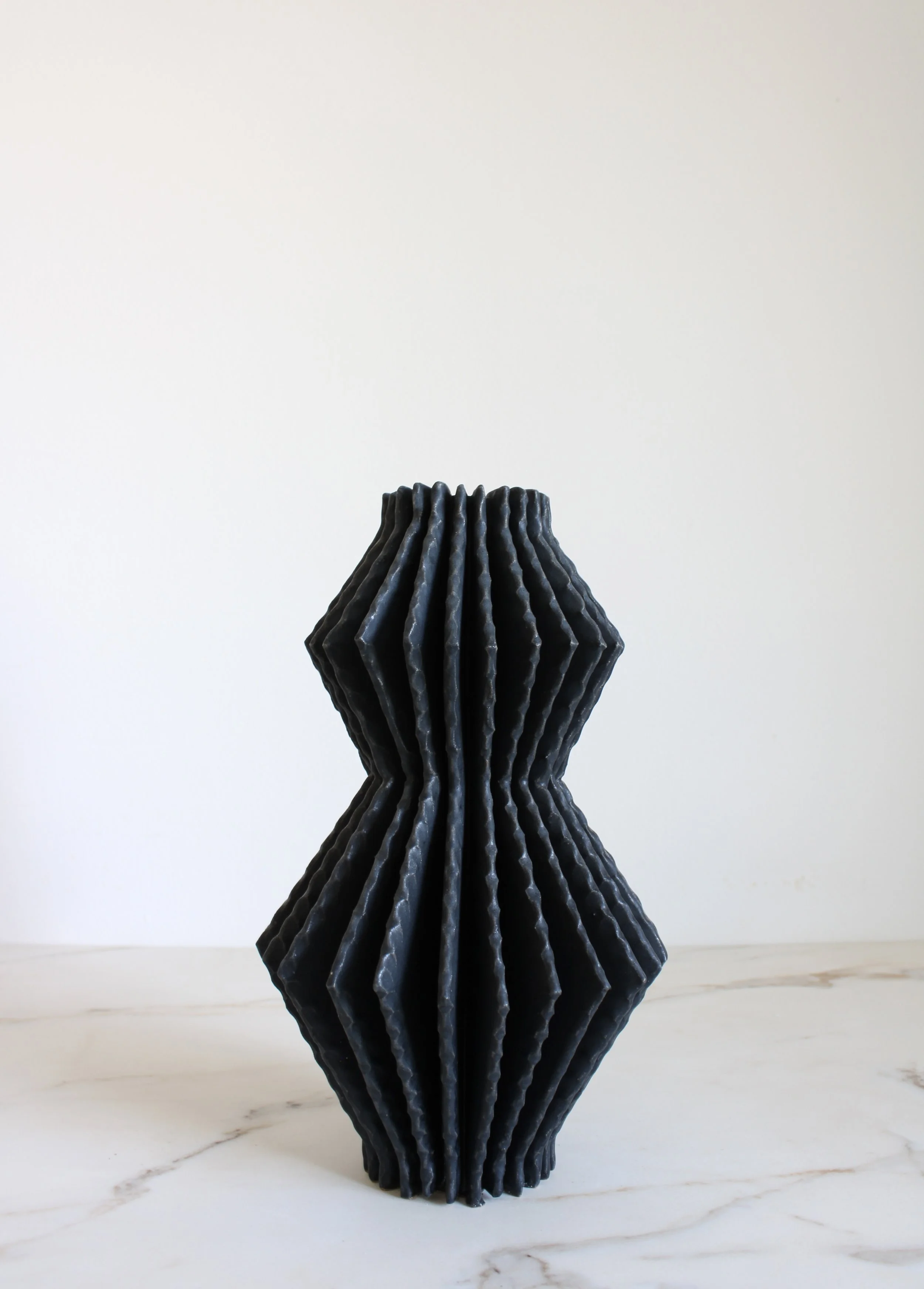 Radial Diamond Hourglass in Coal Black