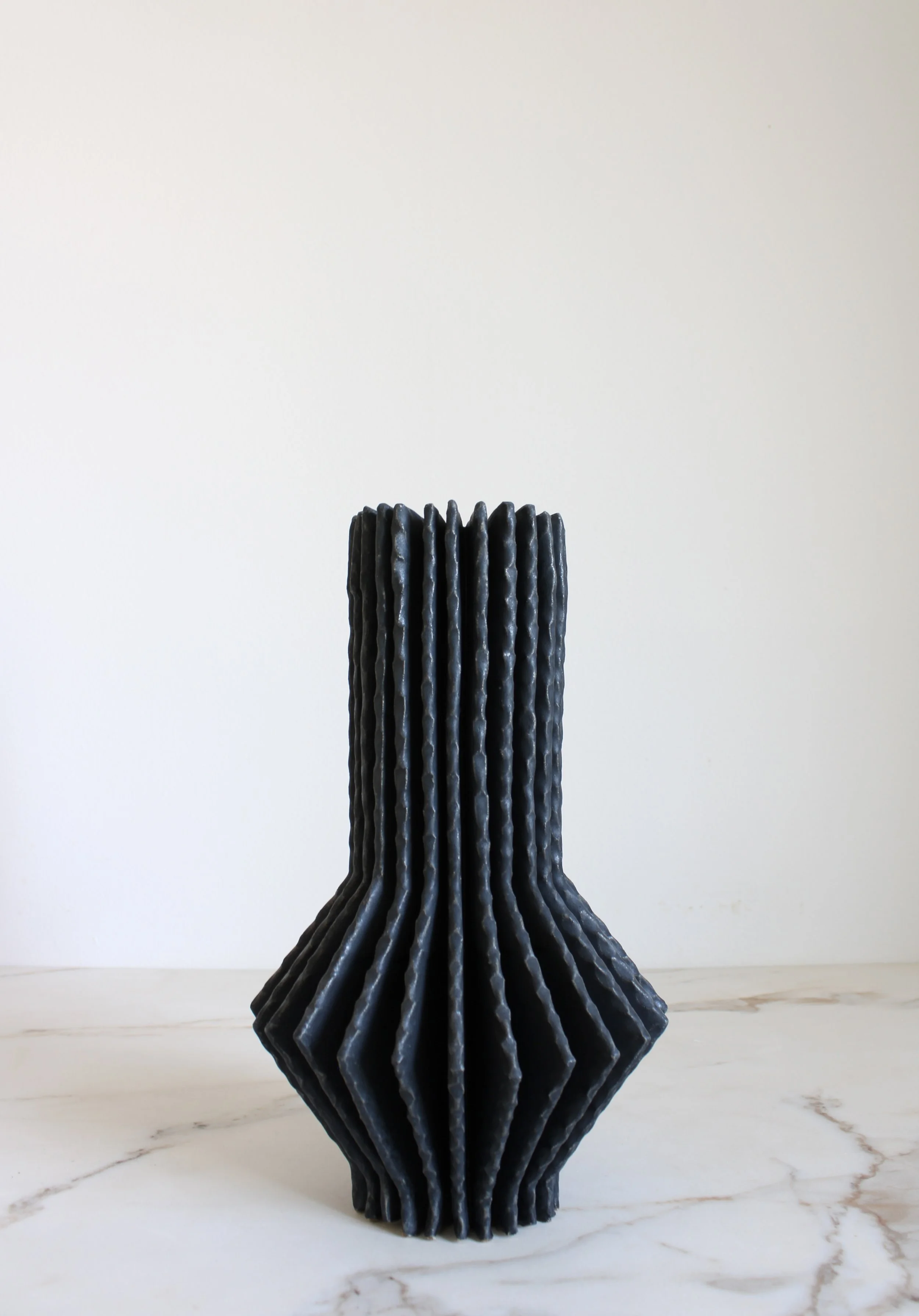 Radial Diamond Vessel in Coal Black