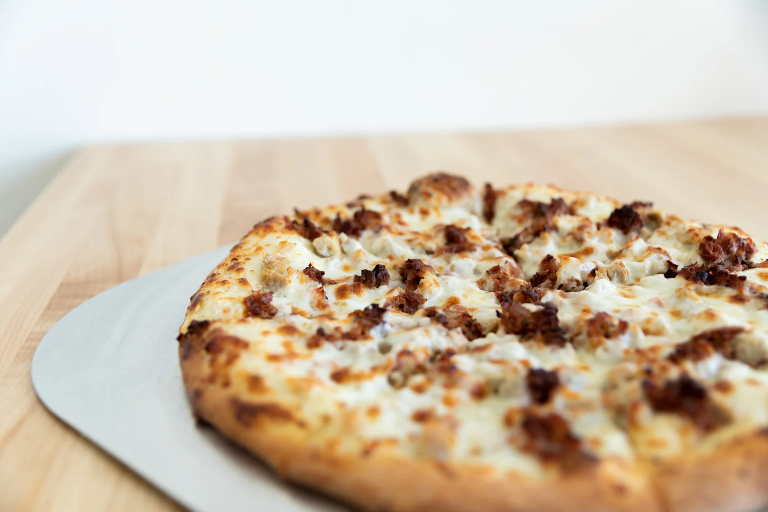Mashed Potato And Bacon Pizza: Irresistible Comfort Food Delight