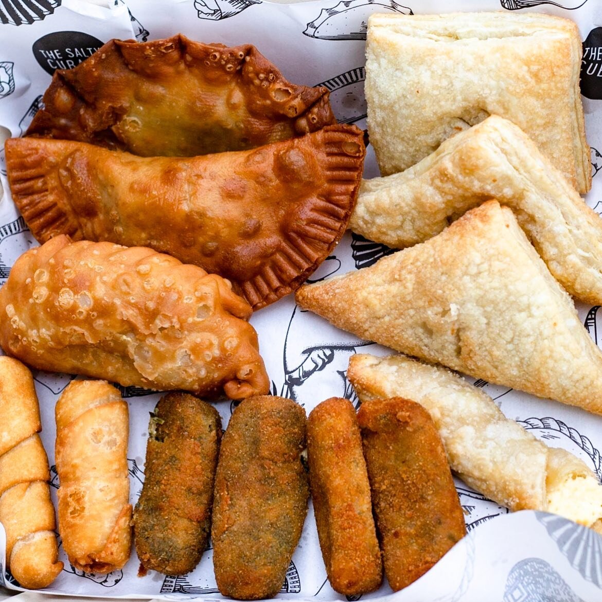 Allow us to put y&rsquo;all on to @thesaltycubana 🇨🇺🏝
Look no further for authentic Cuban / Miami inspired bites! When we tell you this sampler box was gone in a flash it&rsquo;s no exaggeration: the empanadas, pastelitos, teque&ntilde;os and croq