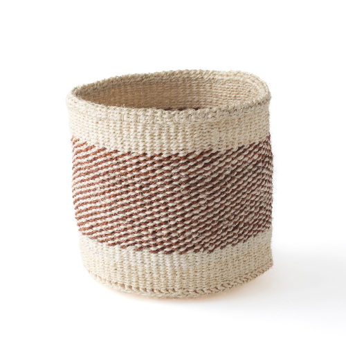 Pretty planter/ storage basket.