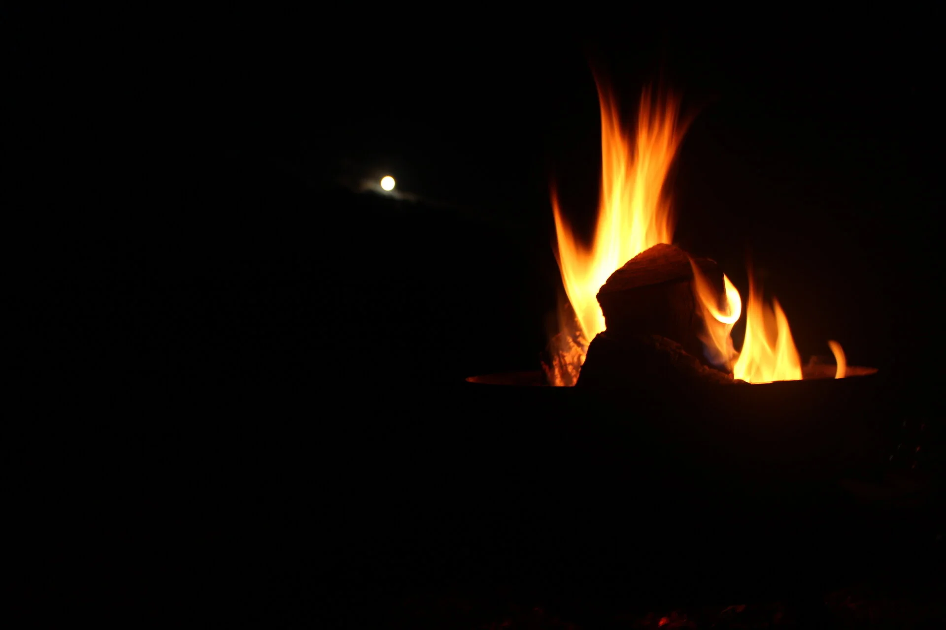 Full Moon Yin R E S T - S H O P 