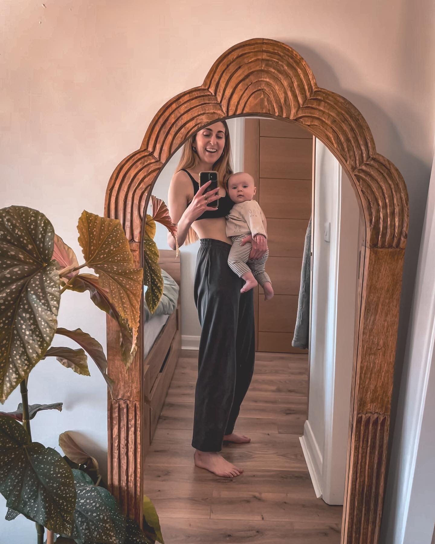 6 months out V 6 months in 🪄

Half a trip around the sun with my love bug 🧸 totally in awe of the female body. This journey is fucking wild. Beautiful, but wild. 

#postpartumjourney #motherhood #baby #pregnancyjourney