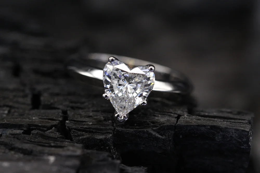 We design custom made engagement rings — Sagess