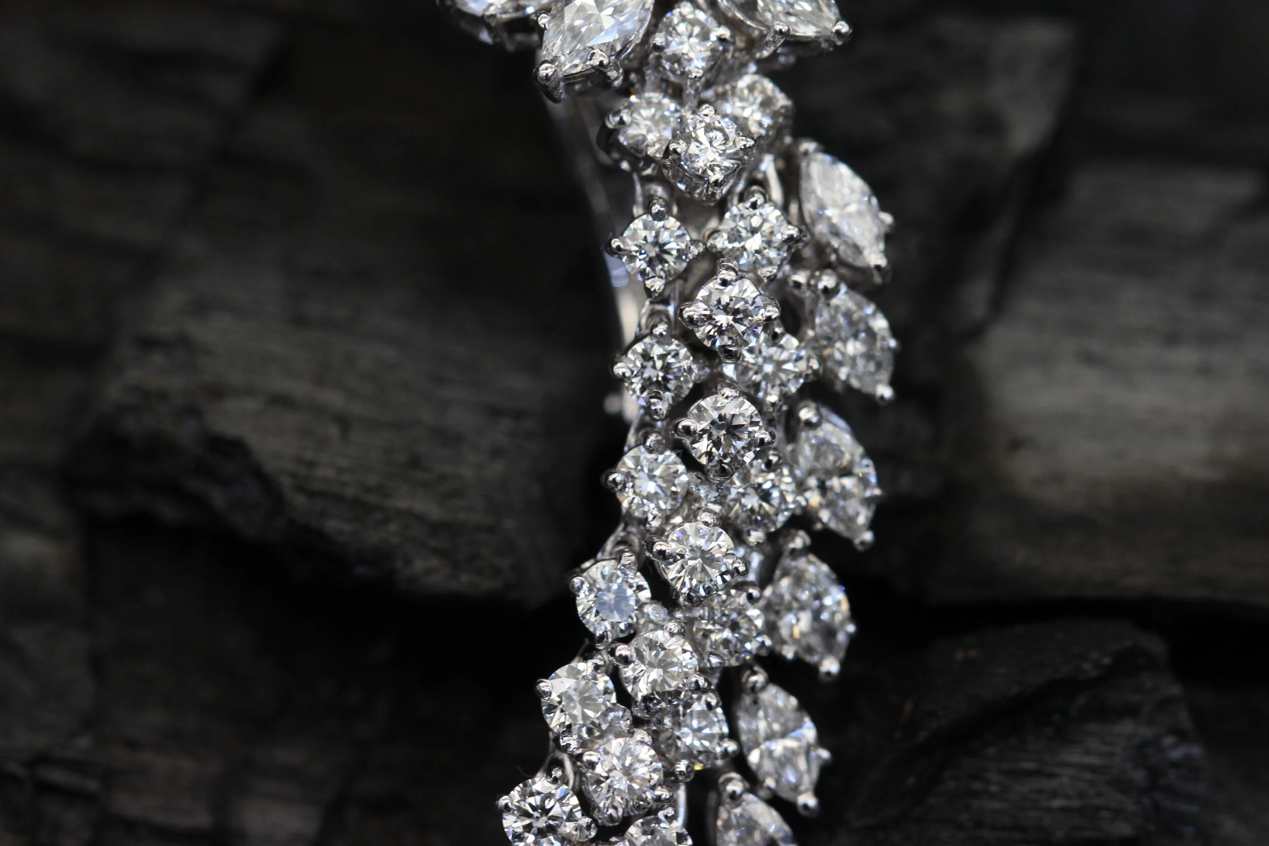 Luxury Bridal Diamond pendant earring handcrafted in Antwerp | sagess 