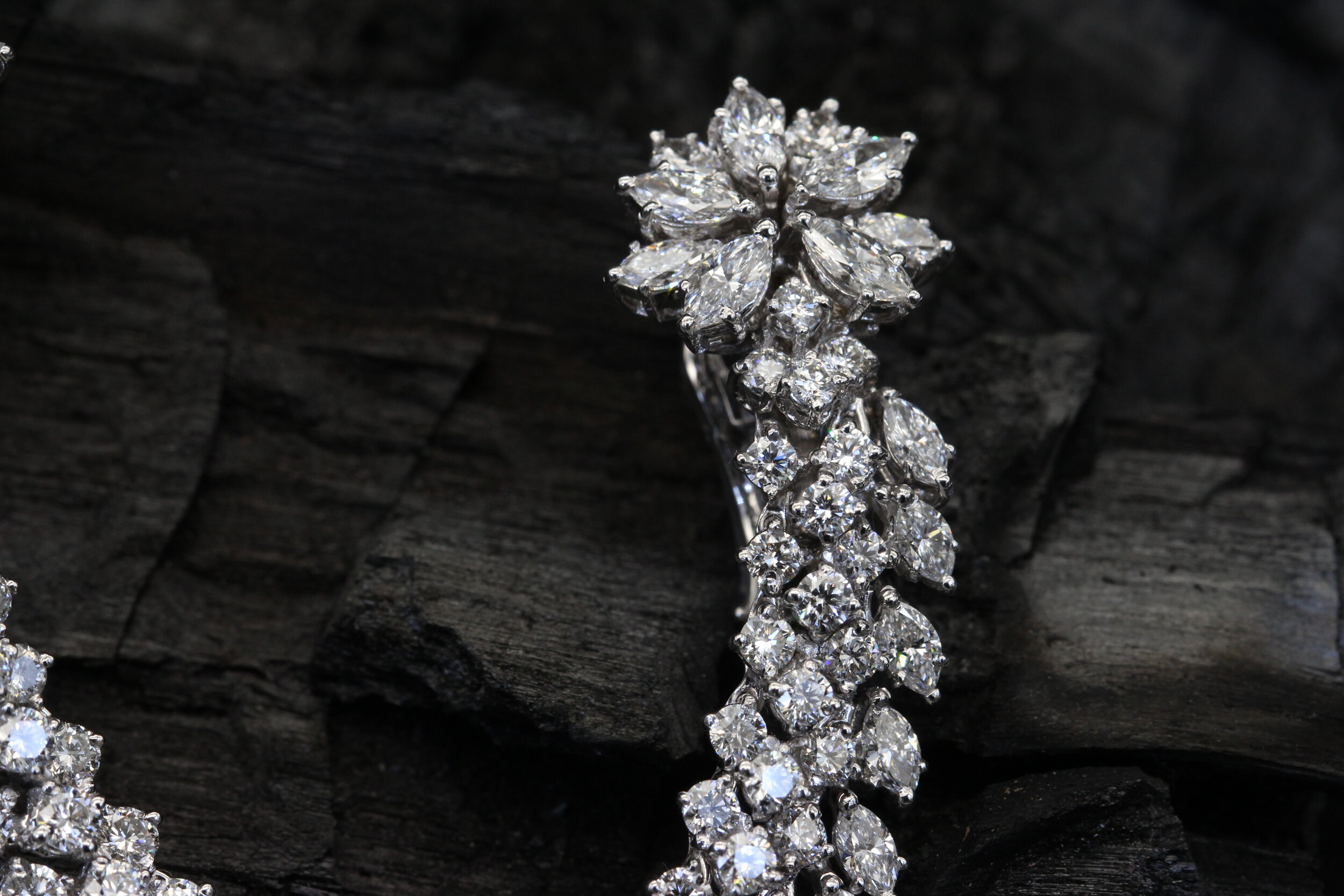 Long diamond earring high jewelry 