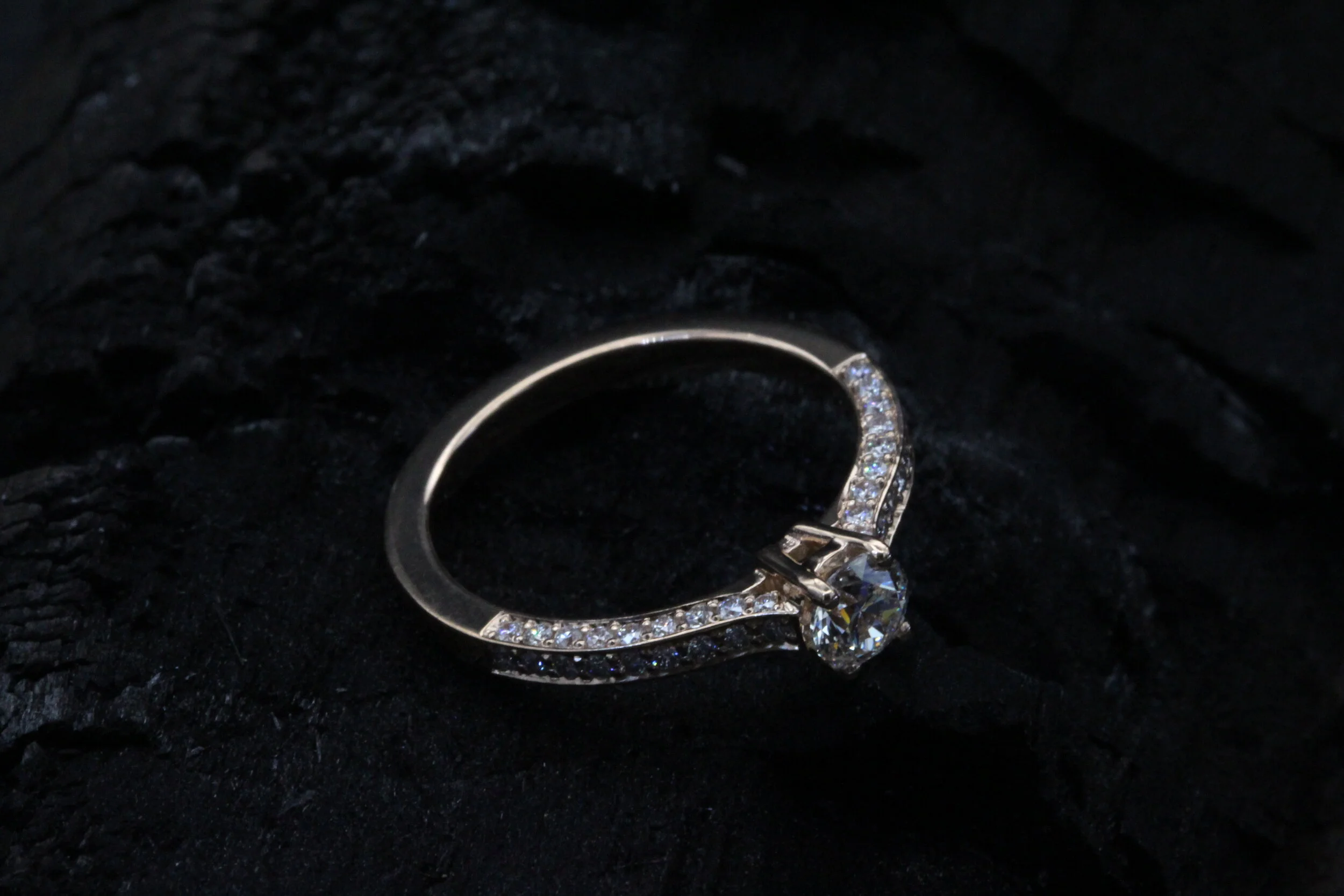 Diamond engagement rings handmade in Antwerp | Sagess 