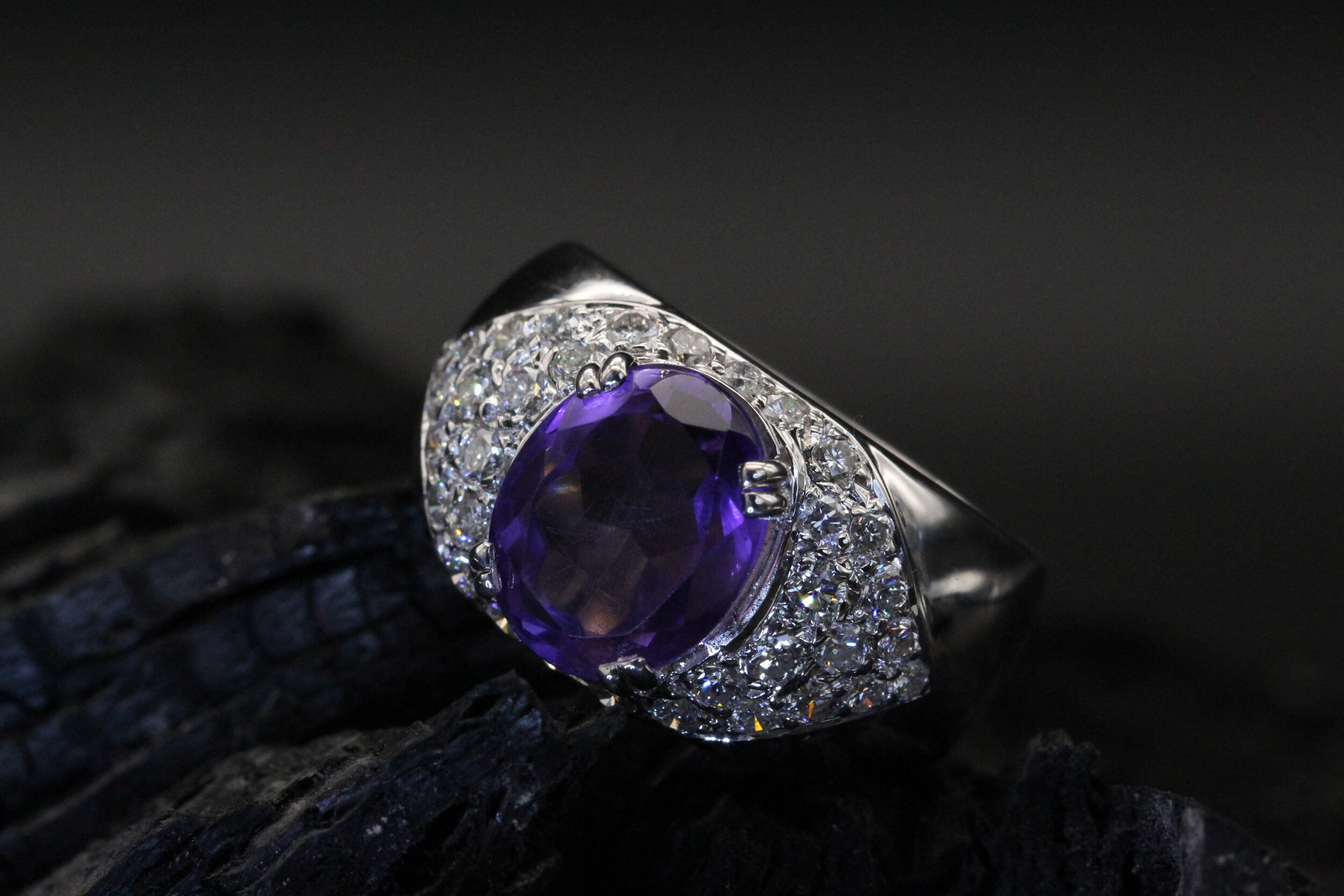 Amethyst &amp; diamond set with 18 Kt  gold ring