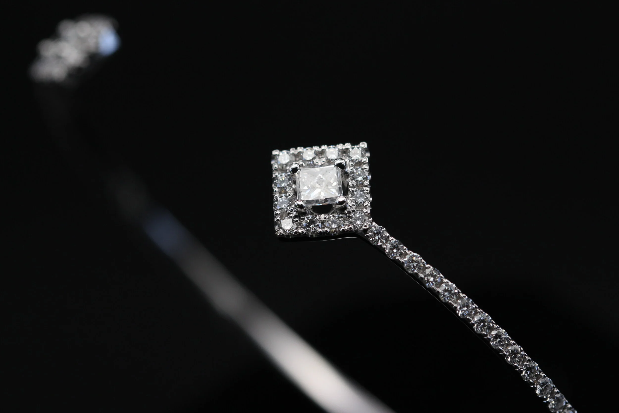 High-End Diamond Gold Bangle Bracelet Handcrafted in Antwerp